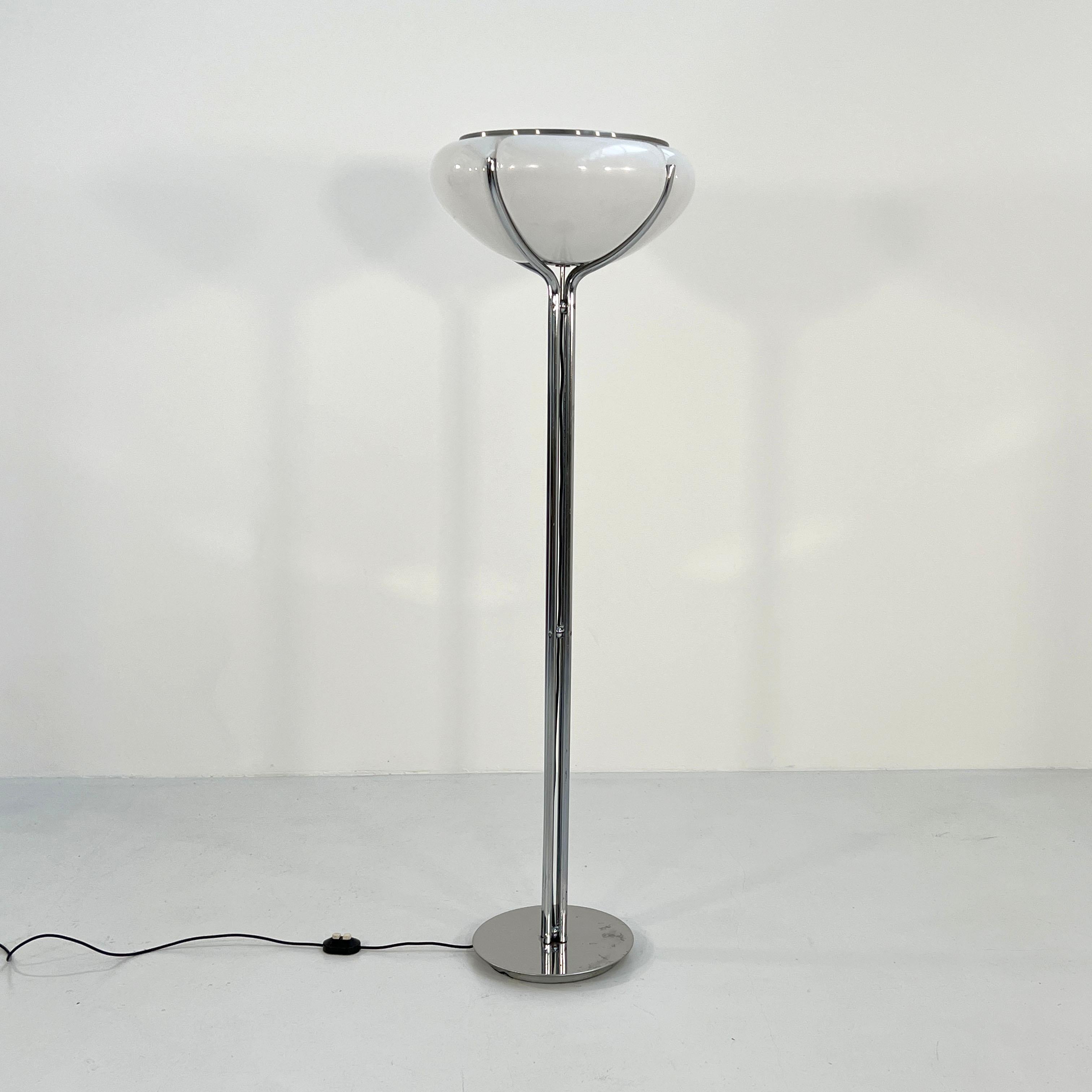Quadrifoglio Floor Lamp by Gae Aulenti for Harvey Guzzini, 1970s In Good Condition In Ixelles, Bruxelles