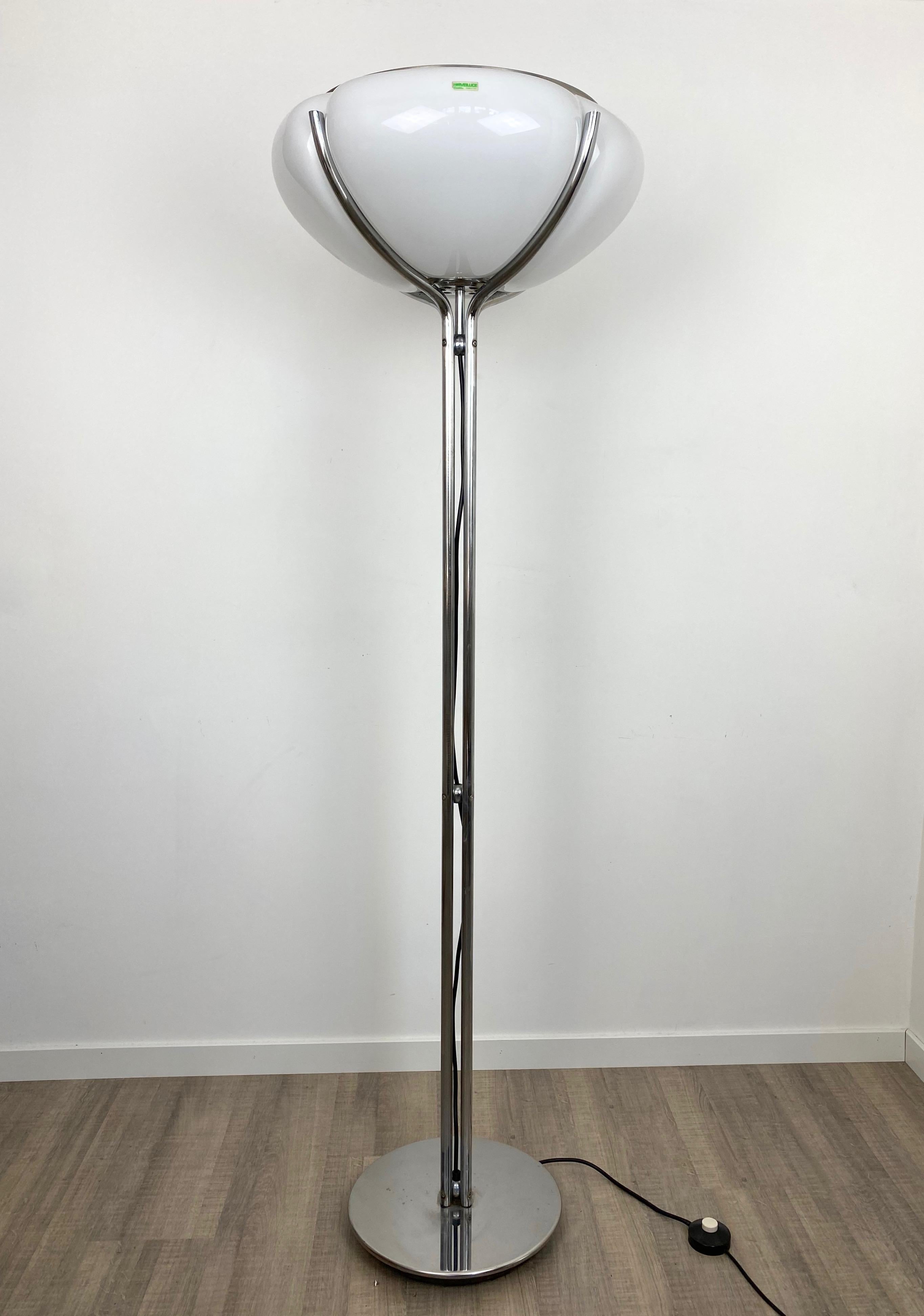 Quadrifoglio Floor Lamp by Gae Aulenti for Harvey Guzzini, Italy, 1970s 4