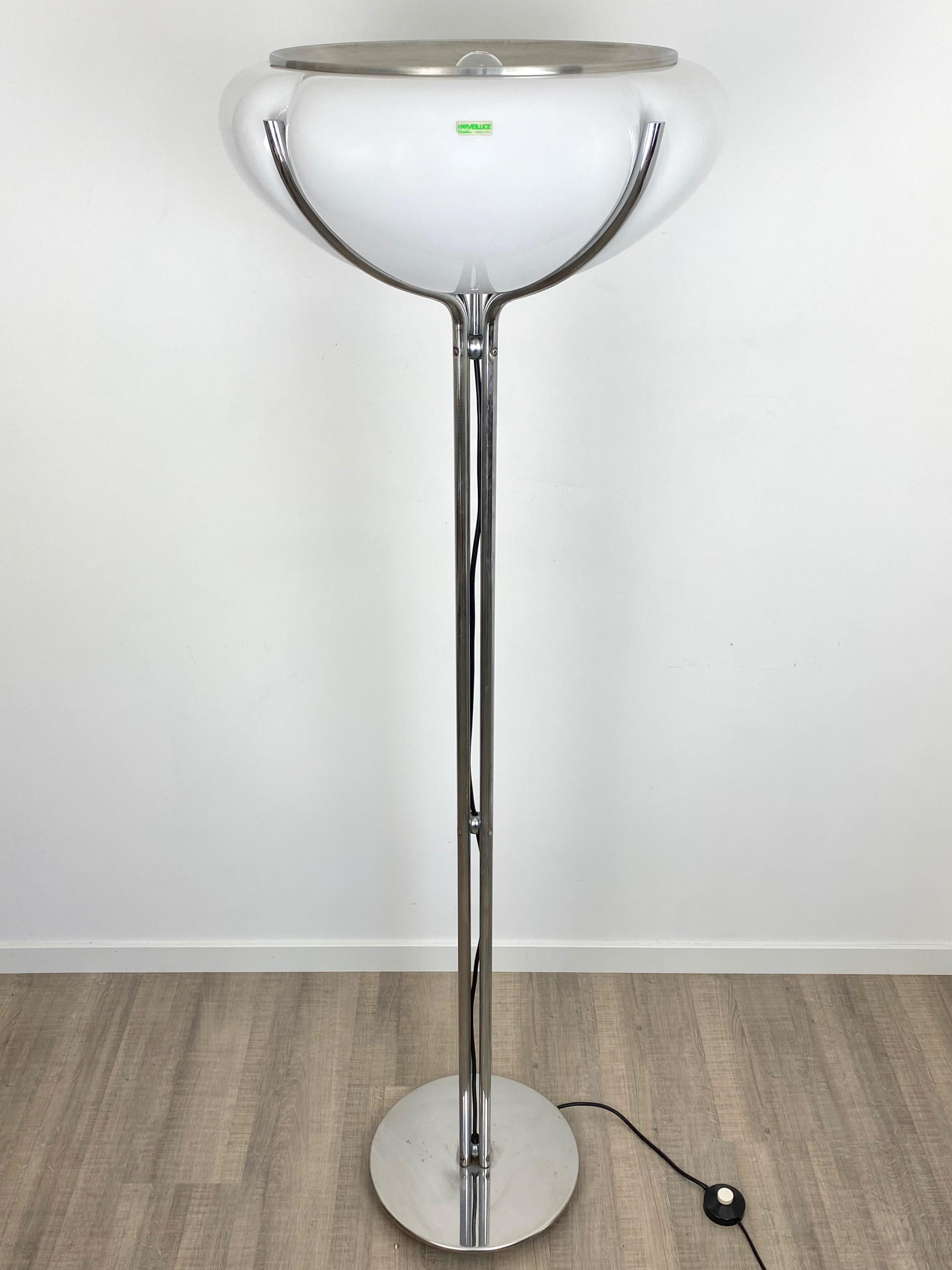 Quadrifoglio floor lamp designed by Gae Aulenti for Harvey Guzzini in 1974. Polished chrome circular base and four chrome stems support a molded white acrylic four leaf clover shaped shade. The floor lamp has two-light sources and works on a pedal