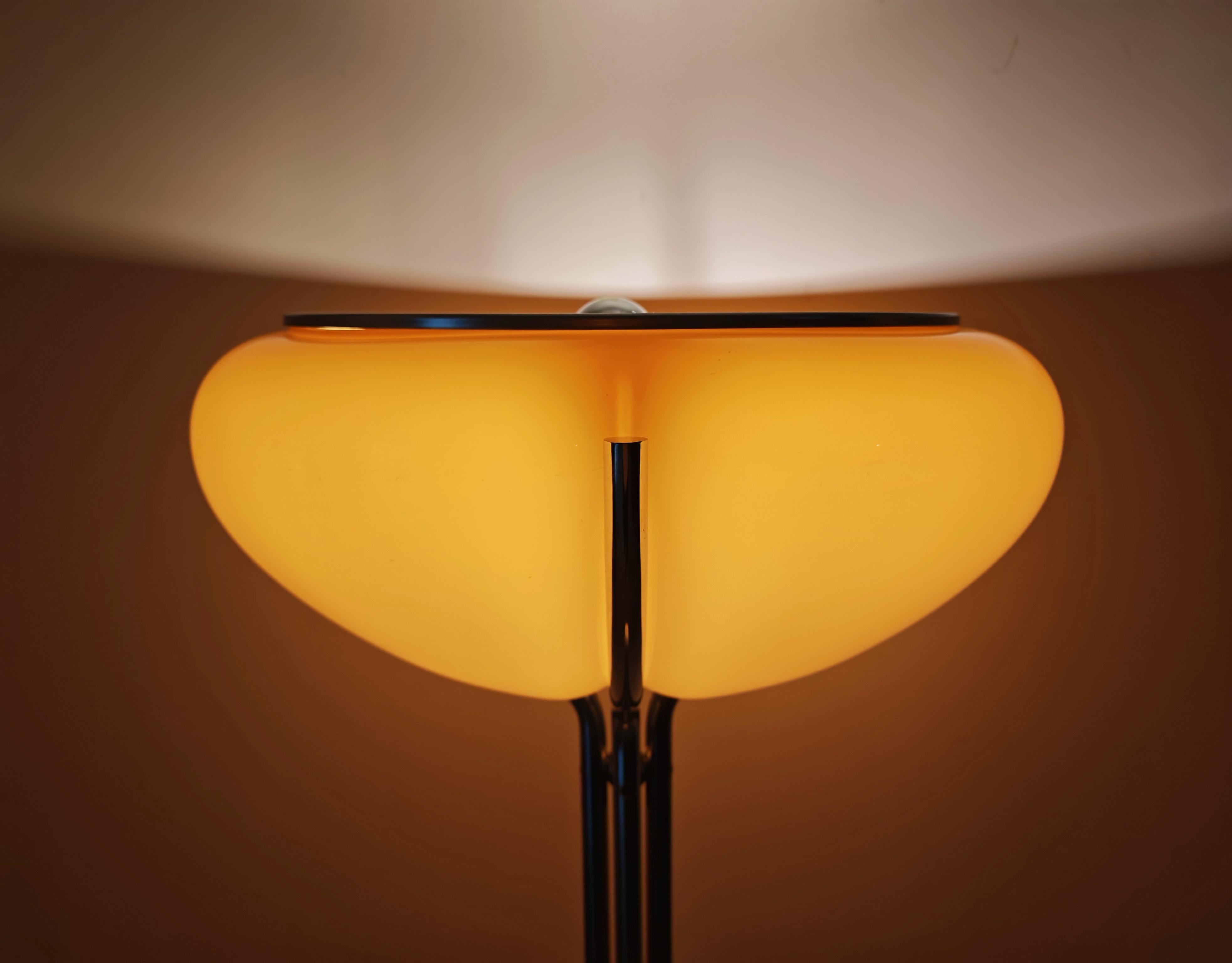 Quadrifoglio Floor Lamp designed by Harvey Guzzini, manufactured by Meblo For Sale 3