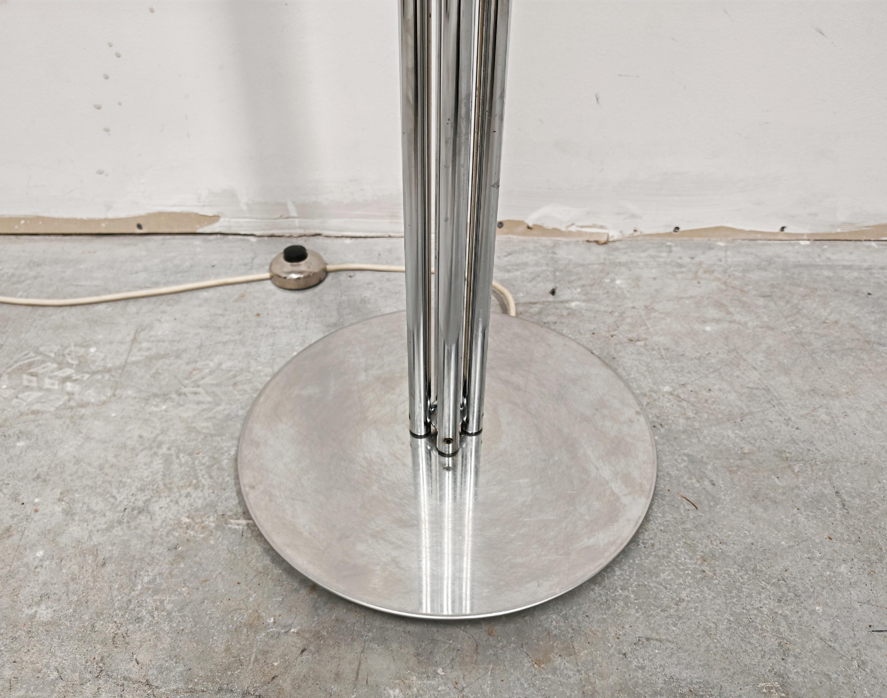 Quadrifoglio Floor Lamp designed by Harvey Guzzini, manufactured by Meblo For Sale 5