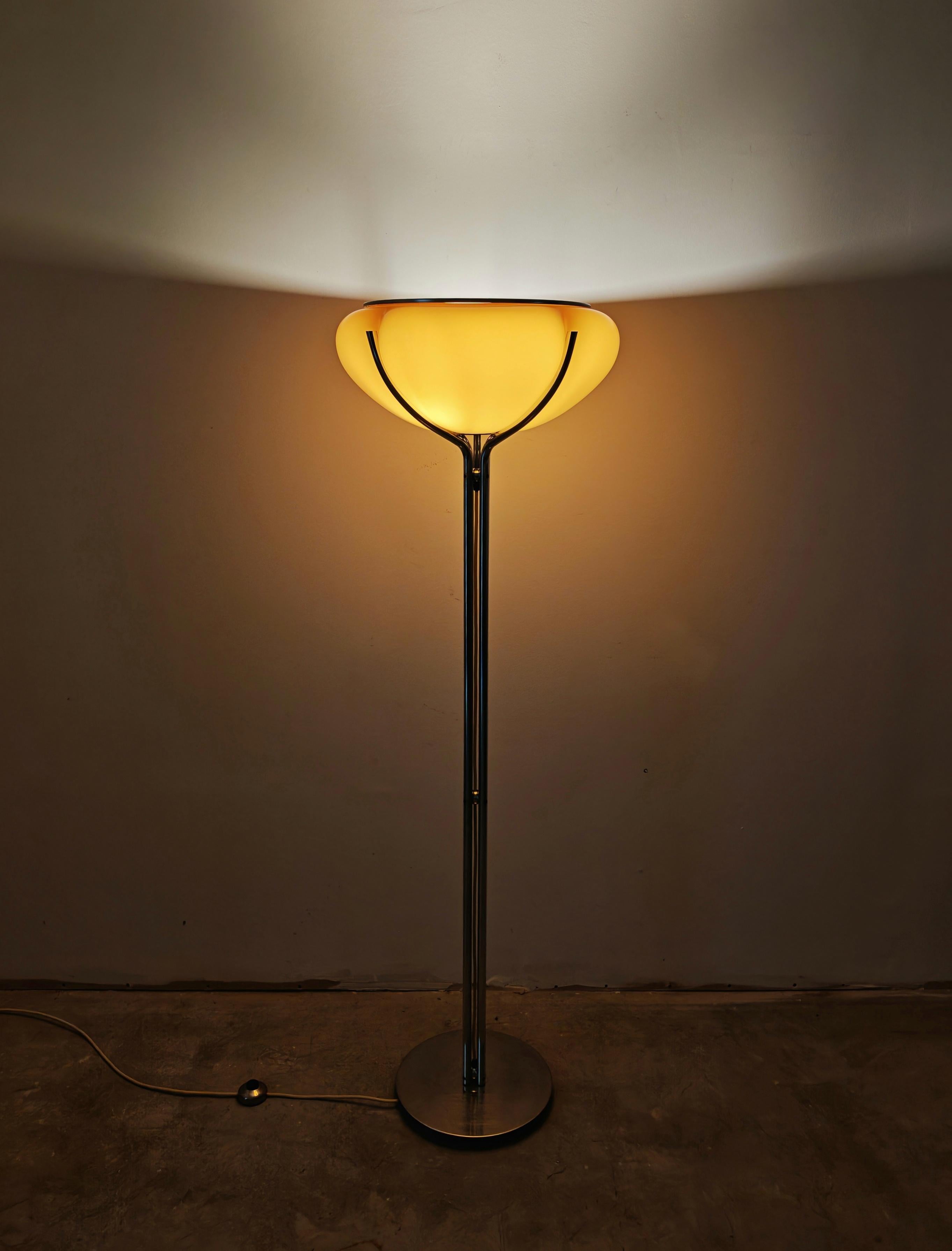 In this listing you will find an exceptionally rare floor lamp designed by Harvey Guzzini. The model is called Quadrifoglio, due to its 4-arm stand, which holds a beautifully designed acrylic shade in color of cappuccino. The lamp was designed by a