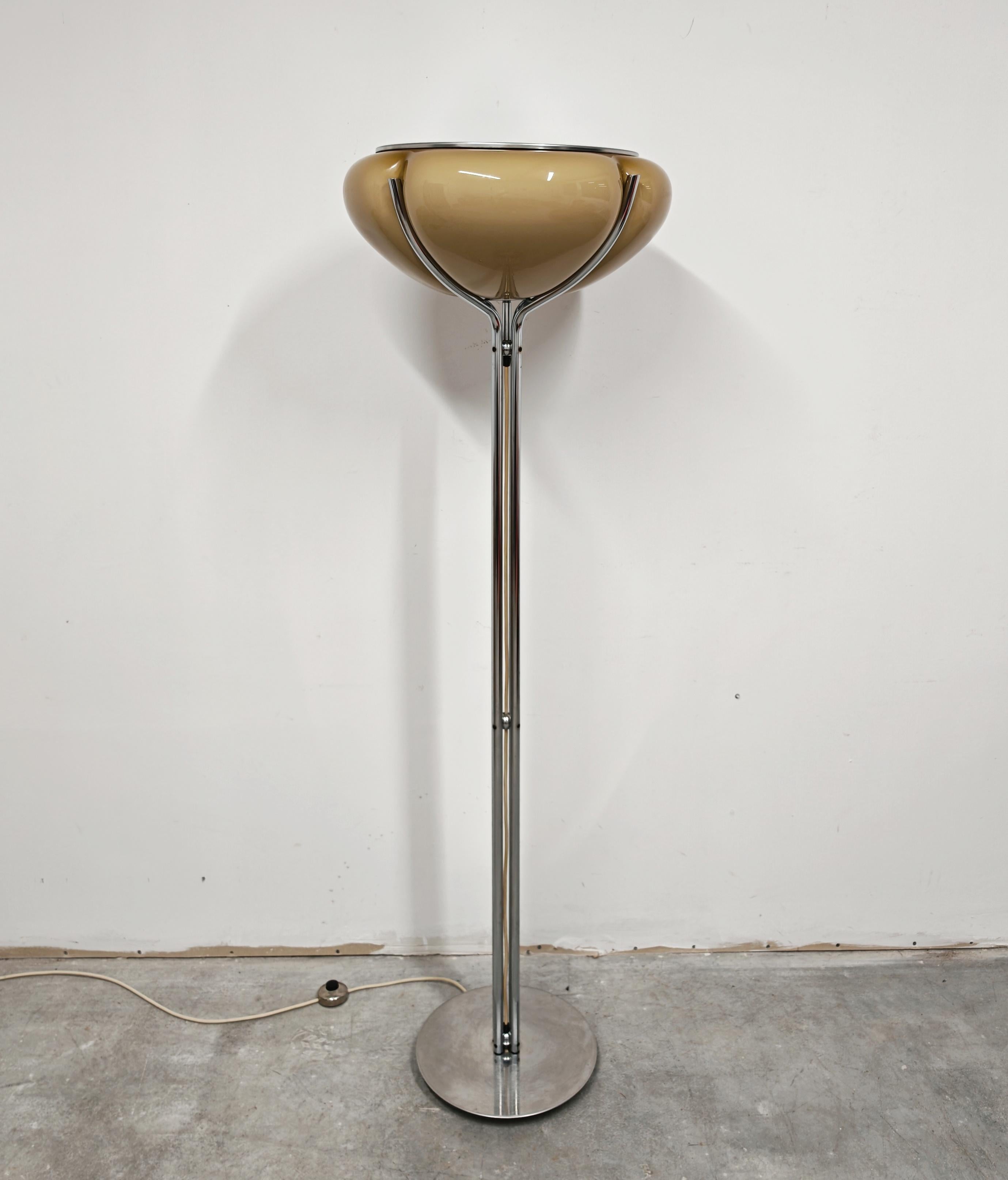 Space Age Quadrifoglio Floor Lamp designed by Harvey Guzzini, manufactured by Meblo For Sale