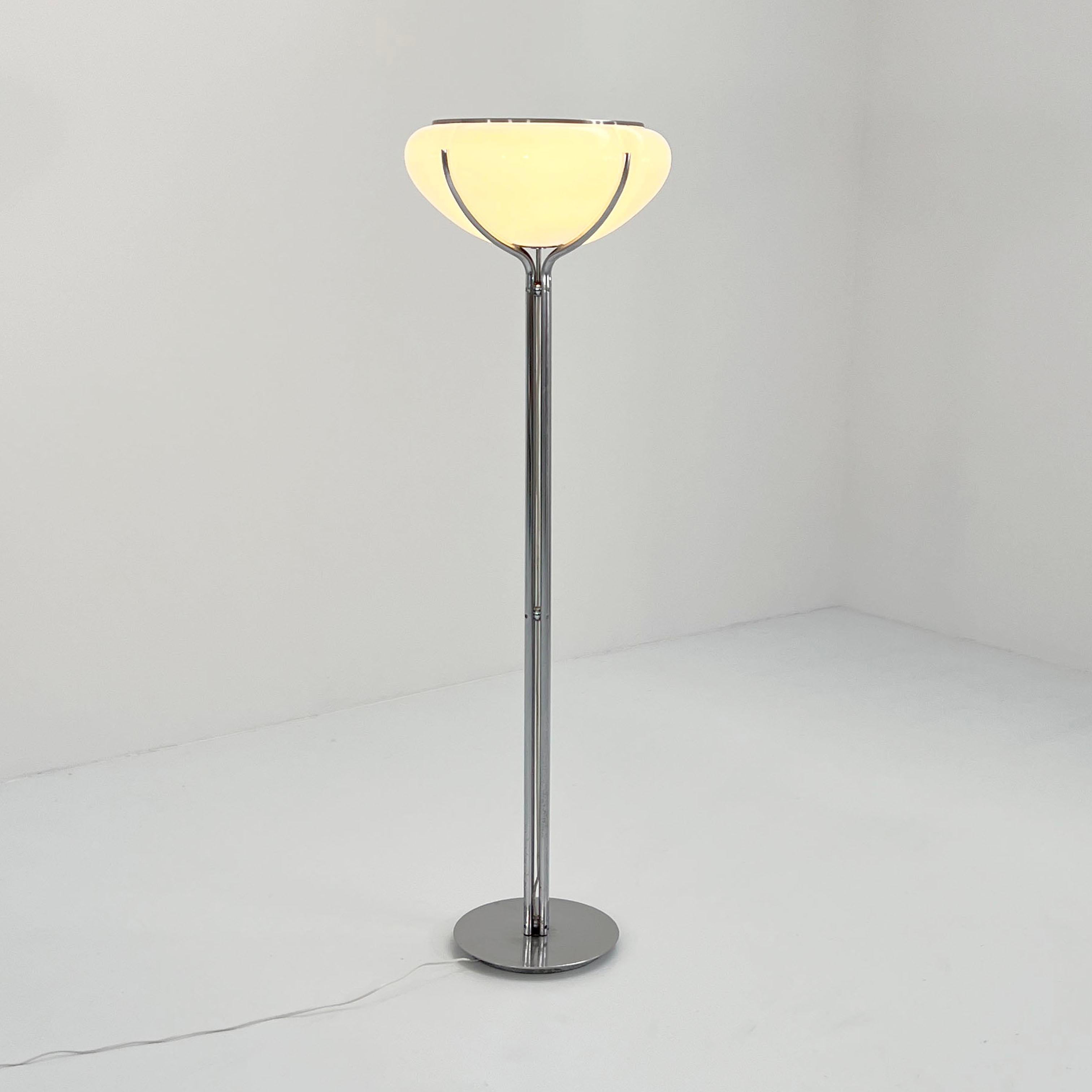 Quadrifoglio Floor Lamp from Harvey Guzzini, 1970s For Sale 4