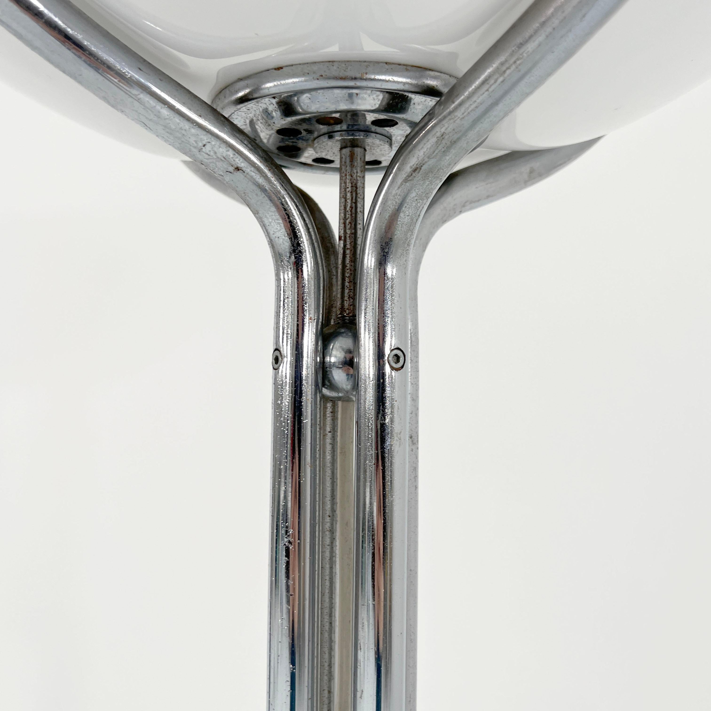 Quadrifoglio Floor Lamp from Harvey Guzzini, 1970s For Sale 2