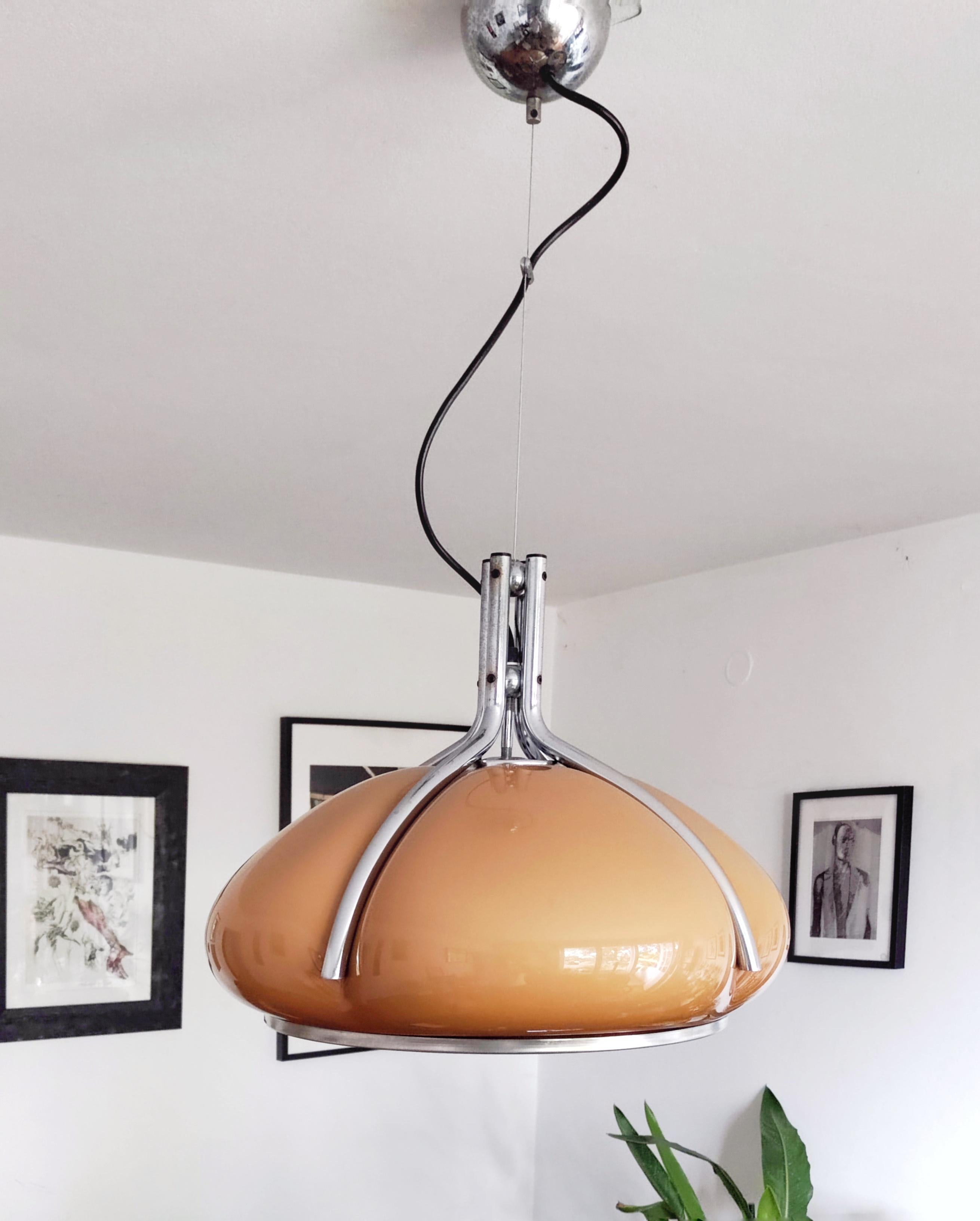 In this listing you will find the iconic and very elegant Mid-Century Modern pendant lamp or hanging light Quadrifoglio in biomorphic shape.

It was designed by Gae Aulenti for Harvey Guzzini in 1960s, Italy, it is an eye catching light object.

