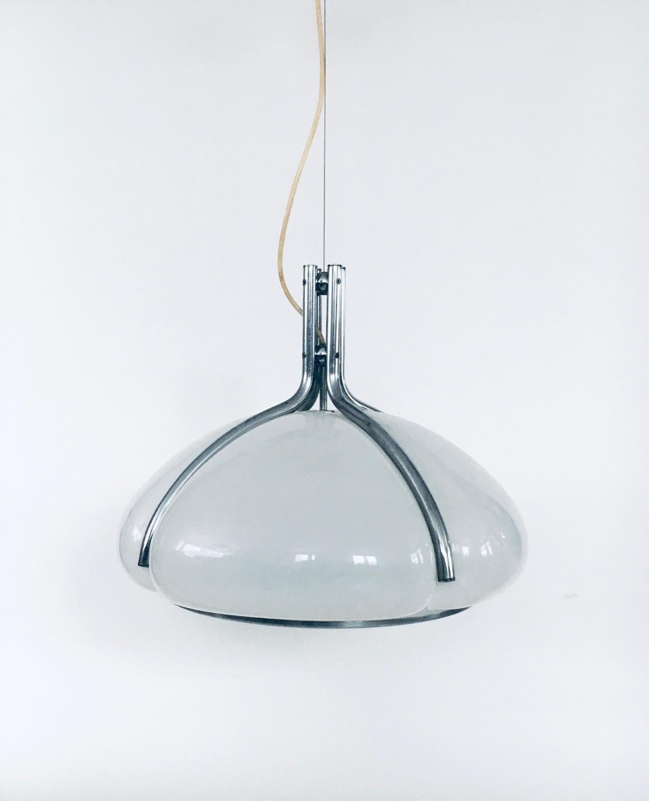 Vintage Midcentury Modern Italian Design 'QUADRIFOGLIO' Pendant Lamp by Gae Aulenti for Harvey Guzzini. Made in Italy, 1970's. Classic italian design on this wonderful pendant lamp. Mushroom shaped white transparant plastic with chromed quadri arm