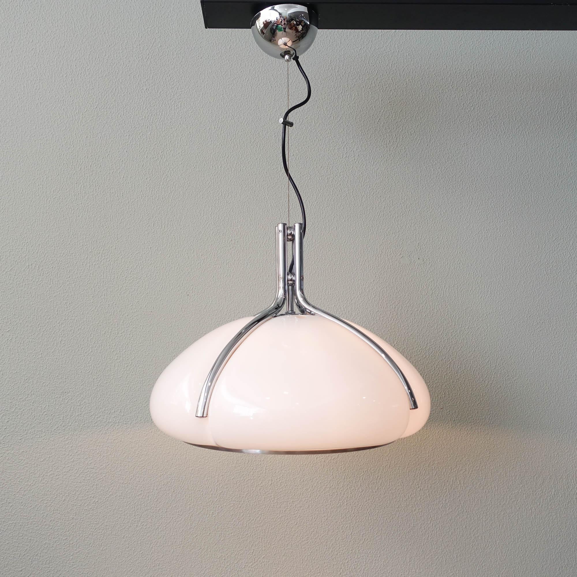 This pendant lamp, 'Quadrifoglio' model, was designed by Gae Aulenti and produced by Harvey Guzzini, in Italy during the 1970's. It is made of methacrylate diffuser with 4 chrome-plated metal curved rods and a chrome reflector below. Any type of