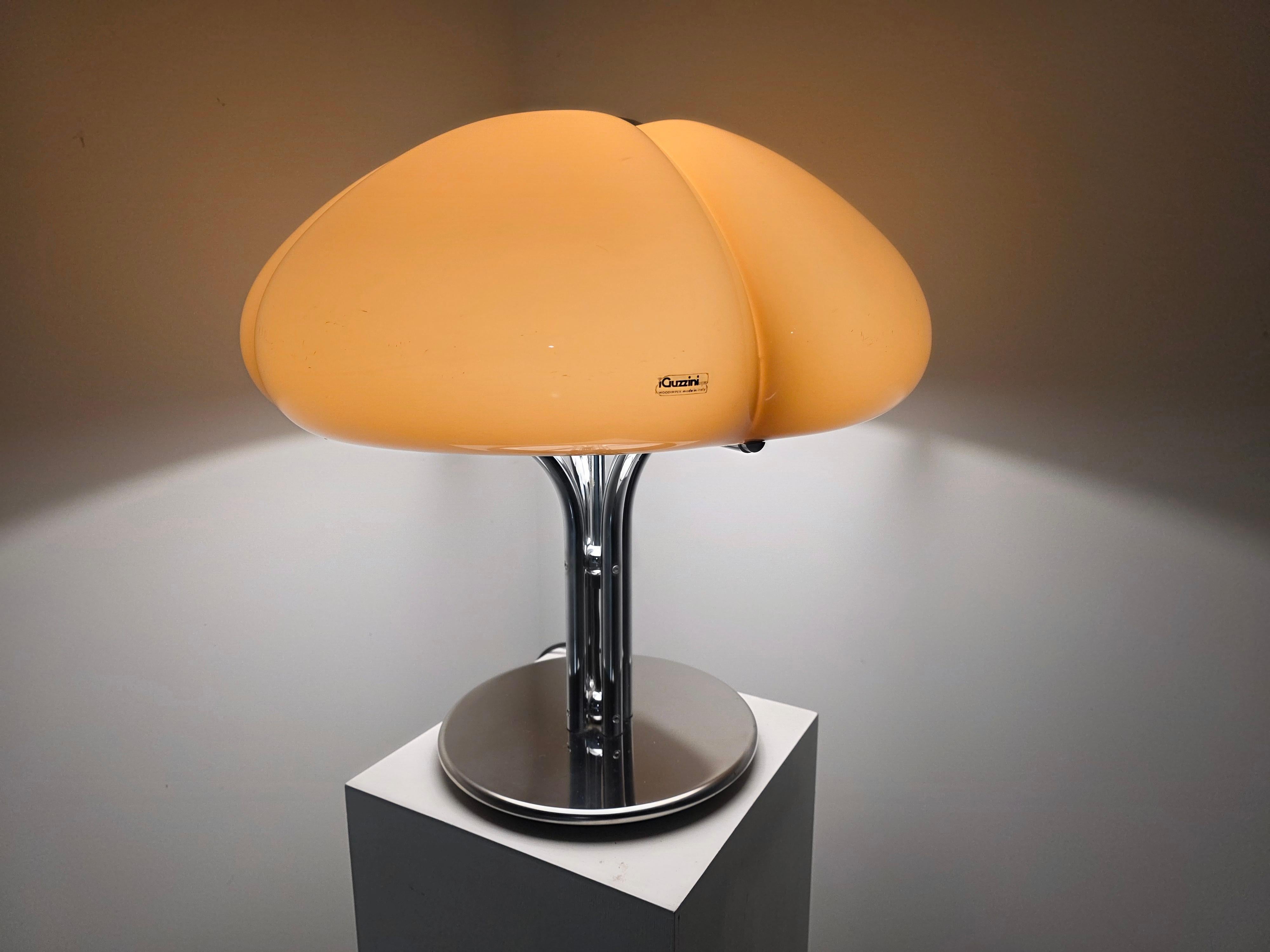 Early edition Quadrifoglio table lamp, Harvey Guzzini, 1970s.

A stunning and very rare color vintage table Lamp designed by HarveyGuzzini, and made by IGuzzini in Italy. This model is called the 'Quadrifoglio' lamp. It has a lovely curvy