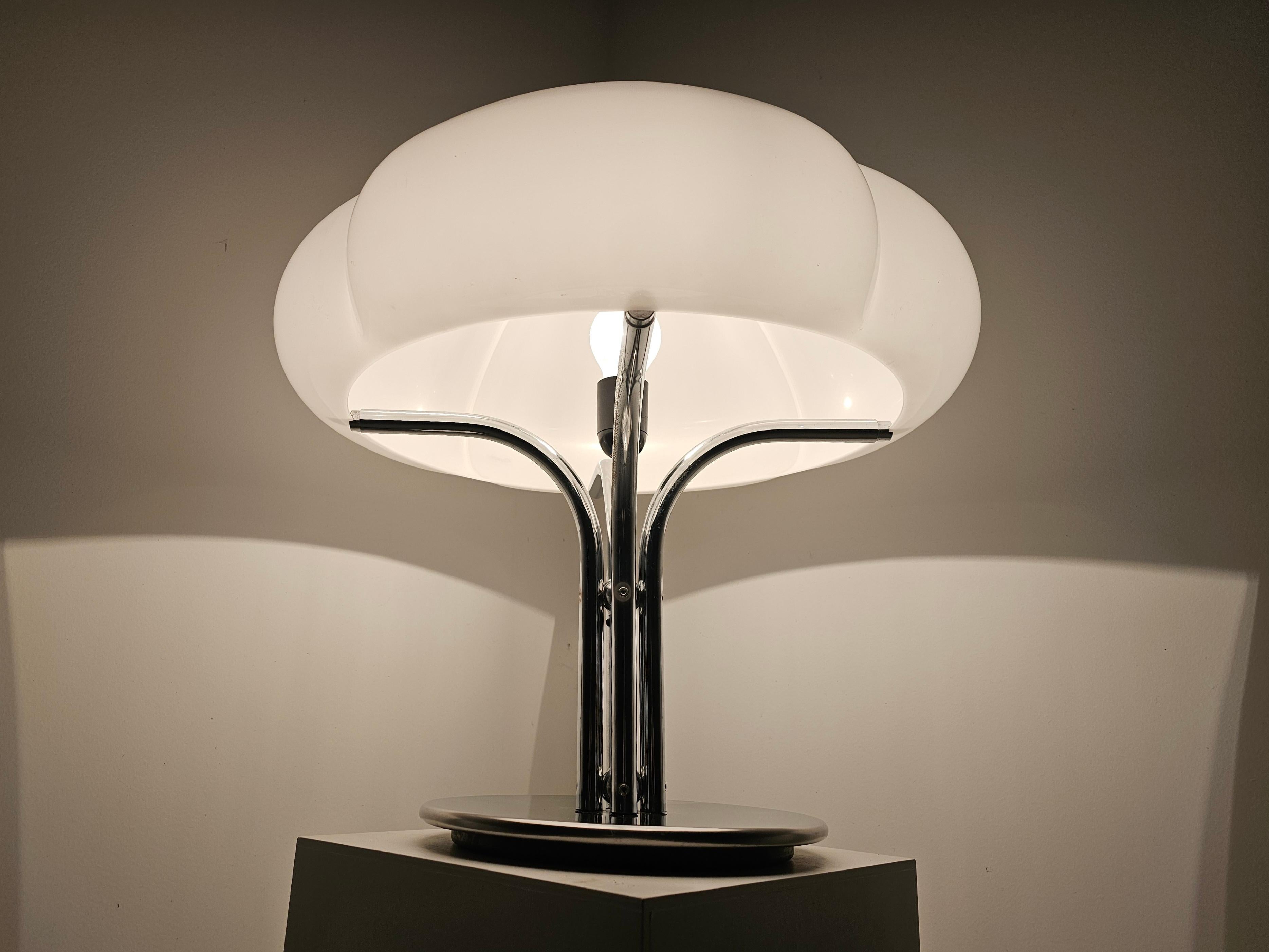 Mid-Century Modern Quadrifoglio table lamp by  Harvey Guzzini, 1970s For Sale