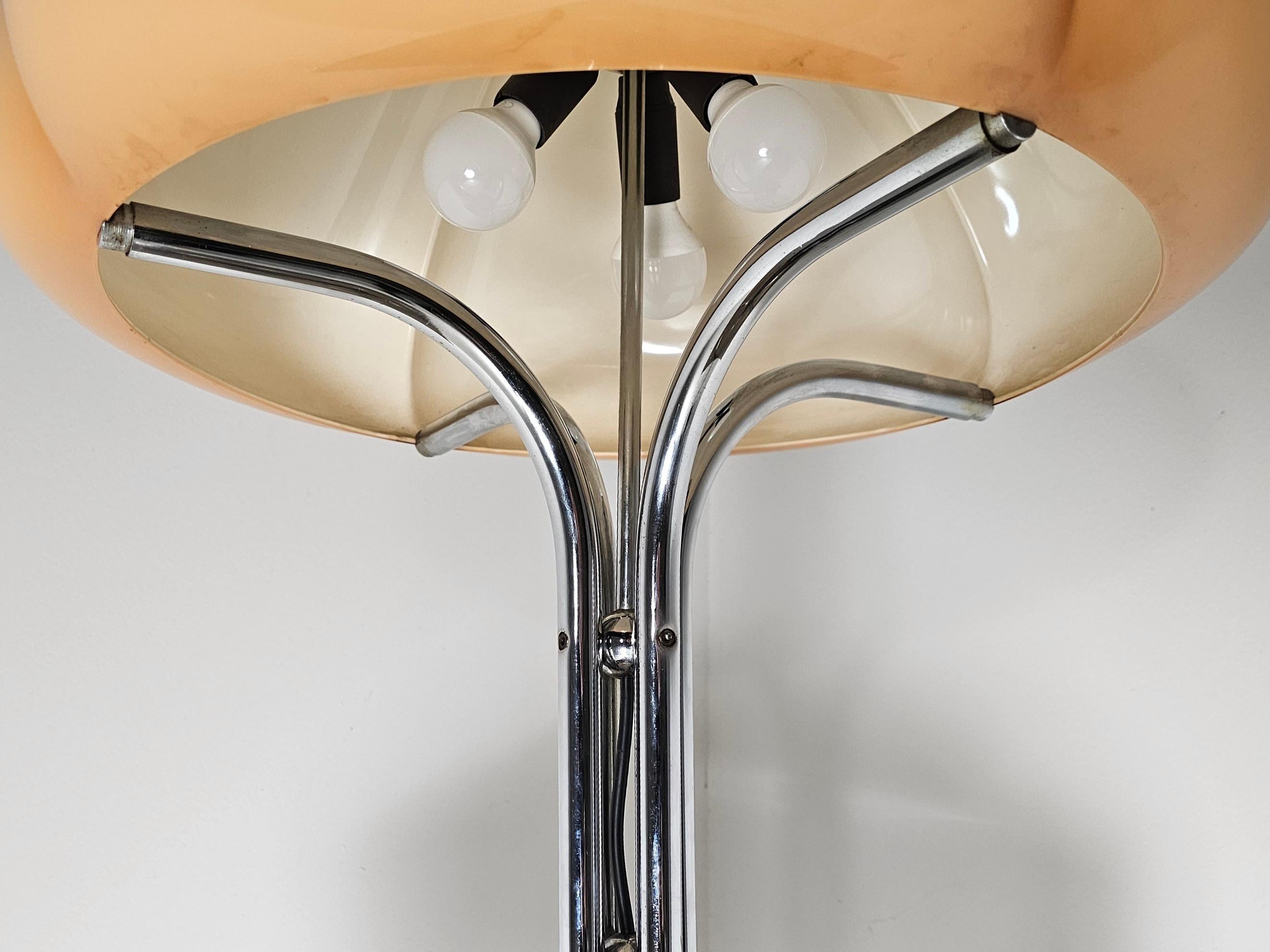 Lampe de table Quadrifoglio de Gae Aulenti pour Harvey Guzzini, 1970 Bon état à amstelveen, NL