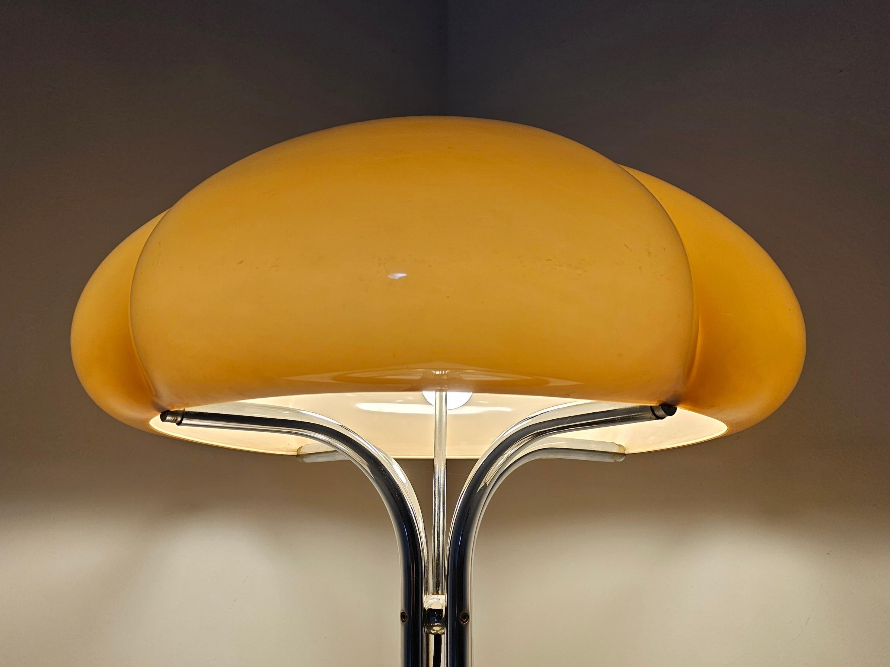 Fin du 20e siècle Lampe de table Quadrifoglio de Gae Aulenti pour Harvey Guzzini, 1970