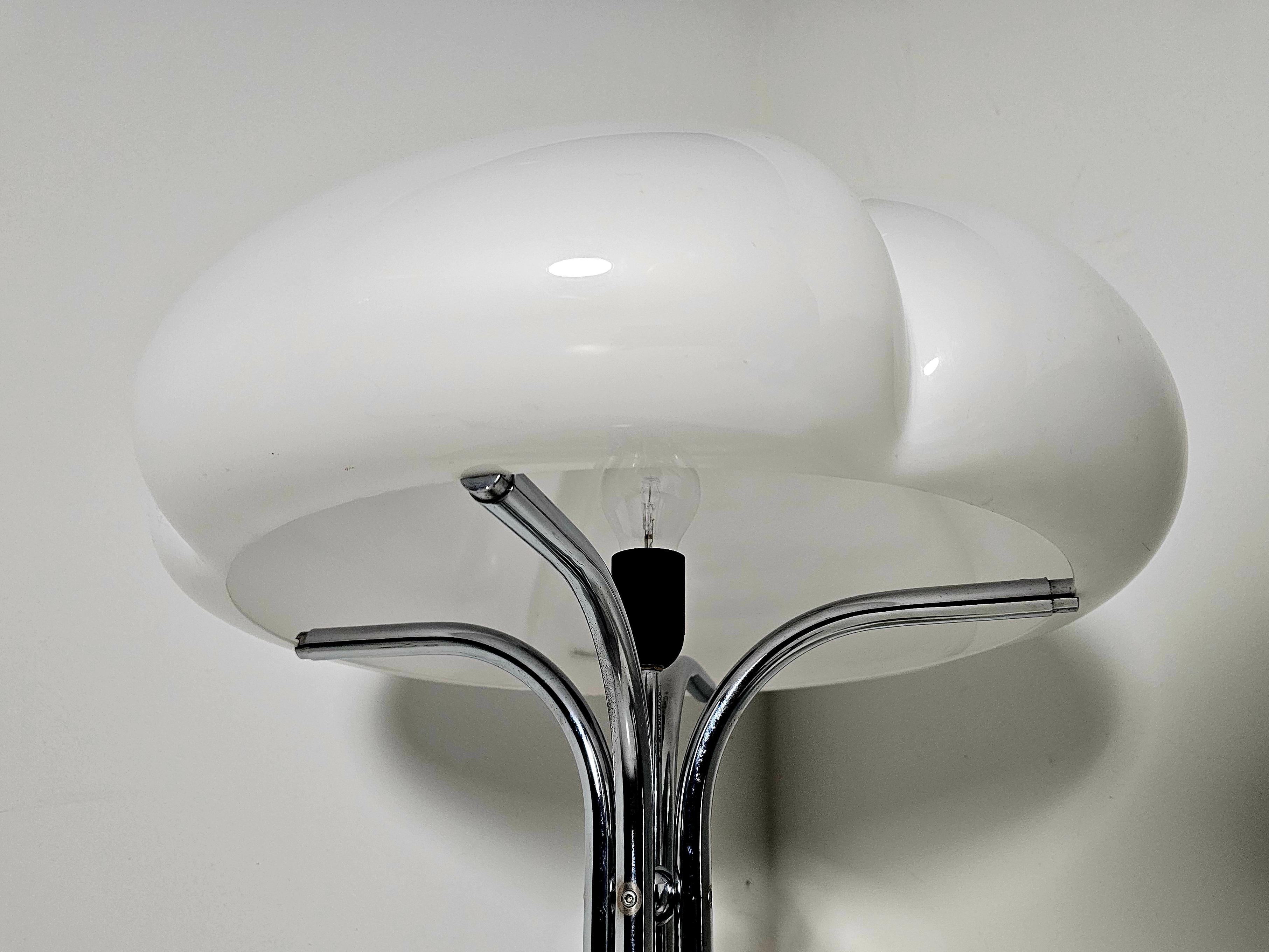 Late 20th Century Quadrifoglio table lamp by  Harvey Guzzini, 1970s For Sale