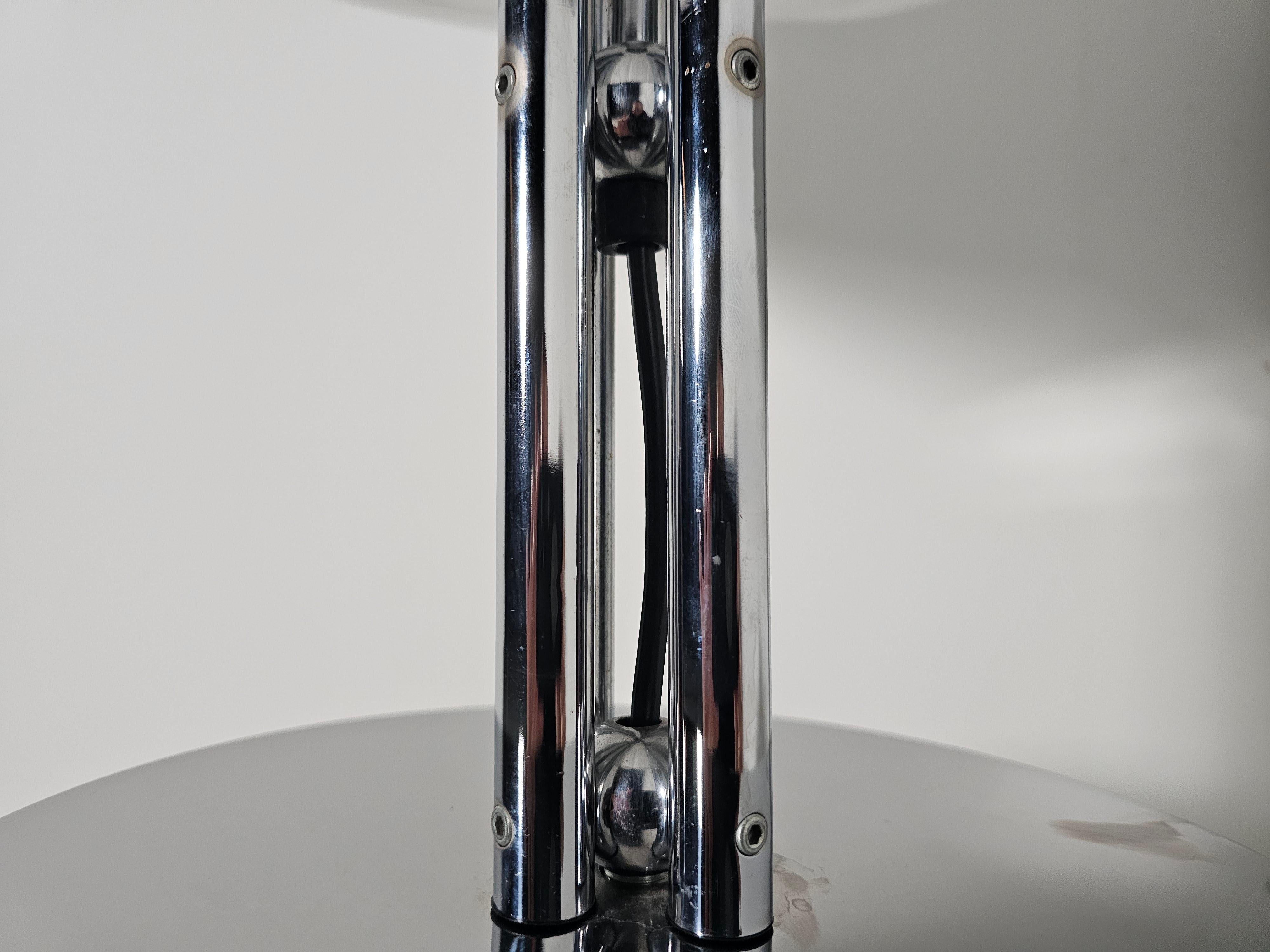 Quadrifoglio table lamp by  Harvey Guzzini, 1970s For Sale 1