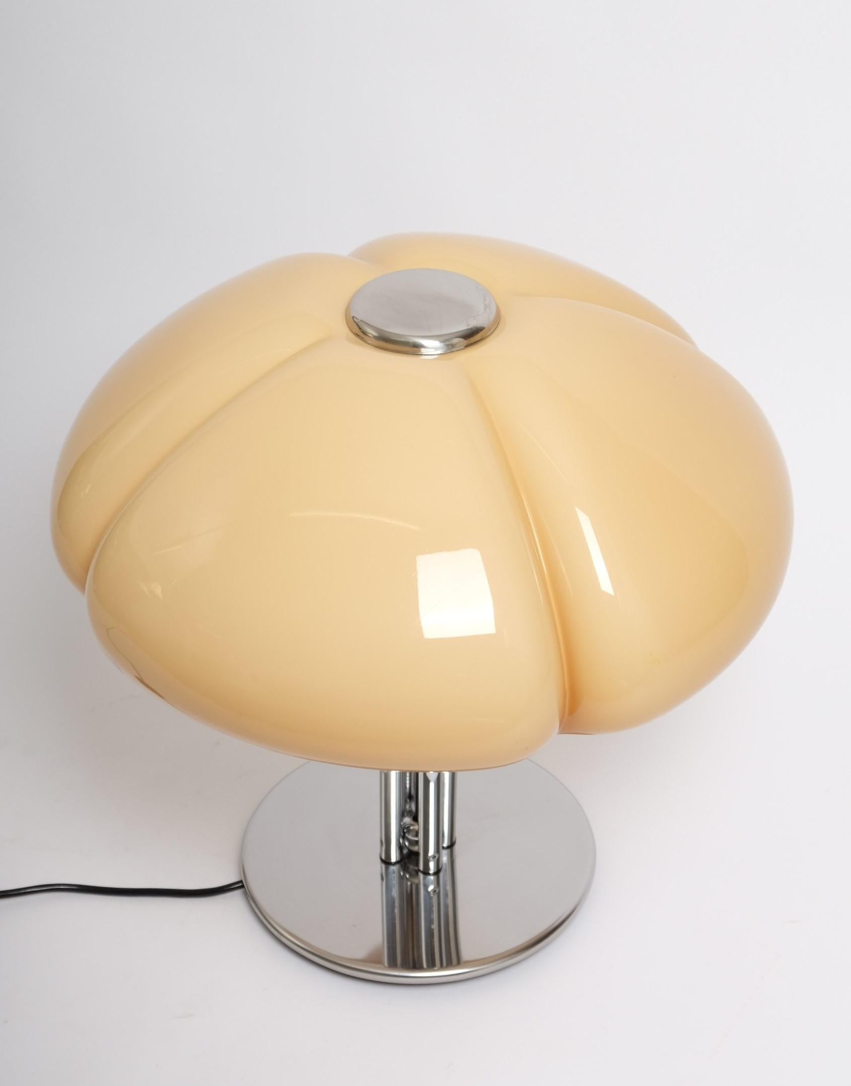 Quadrifoglio-Tischlampe von Gae Aulenti für Guzzini, Italien 1960er Jahre 8