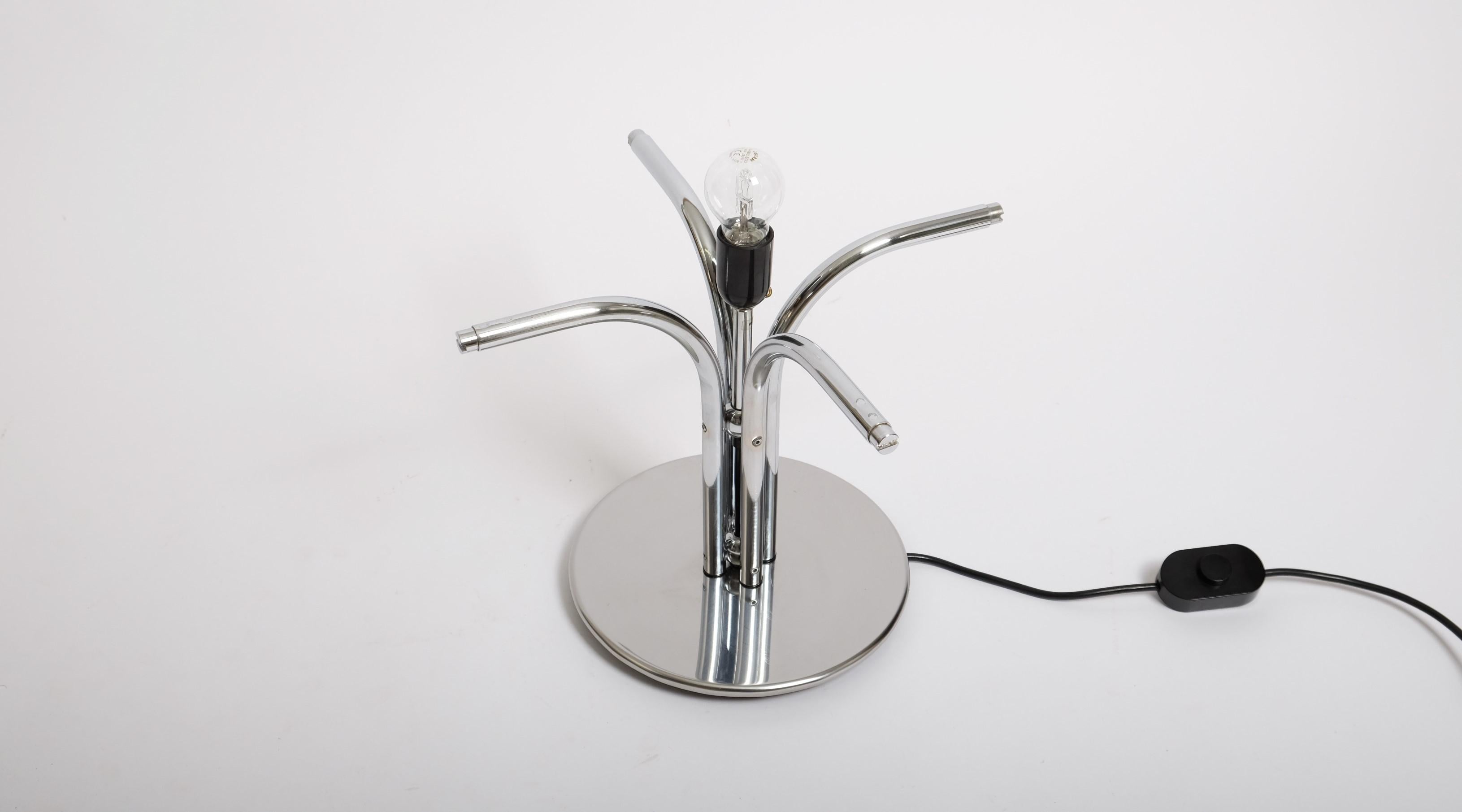 Quadrifoglio-Tischlampe von Gae Aulenti für Guzzini, Italien 1960er Jahre 10