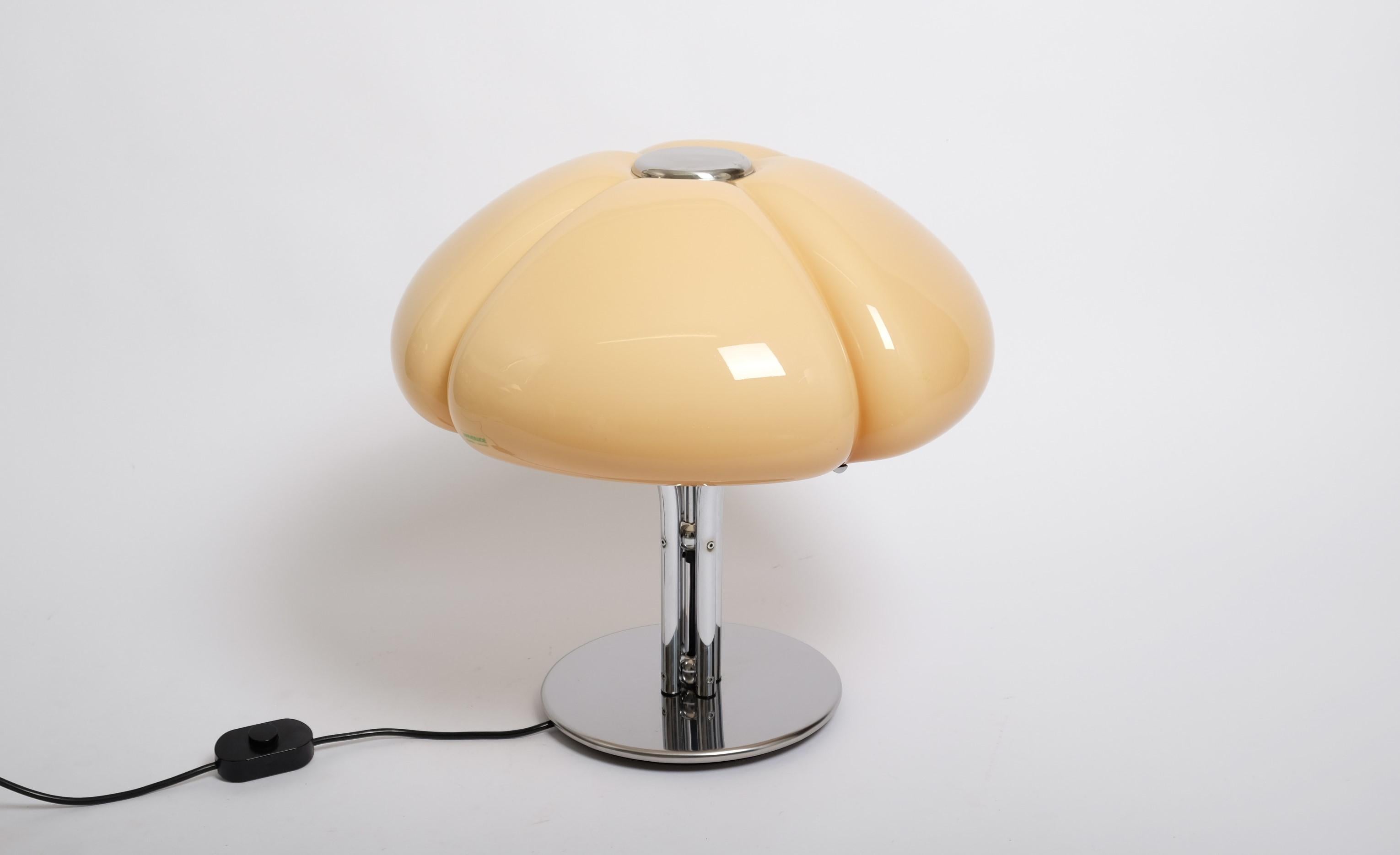 Milieu du XXe siècle Lampe de table Quadrifoglio de Gae Aulenti pour Guzzini, Italie, années 1960