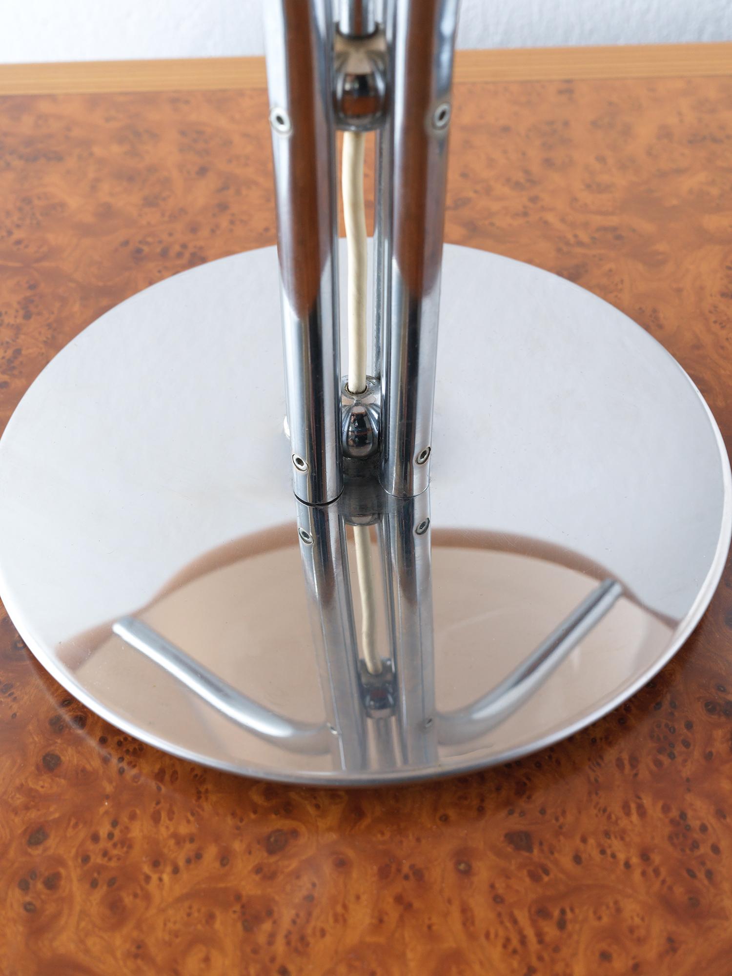 Mid-20th Century Quadrifoglio table lamp by Guzzini
