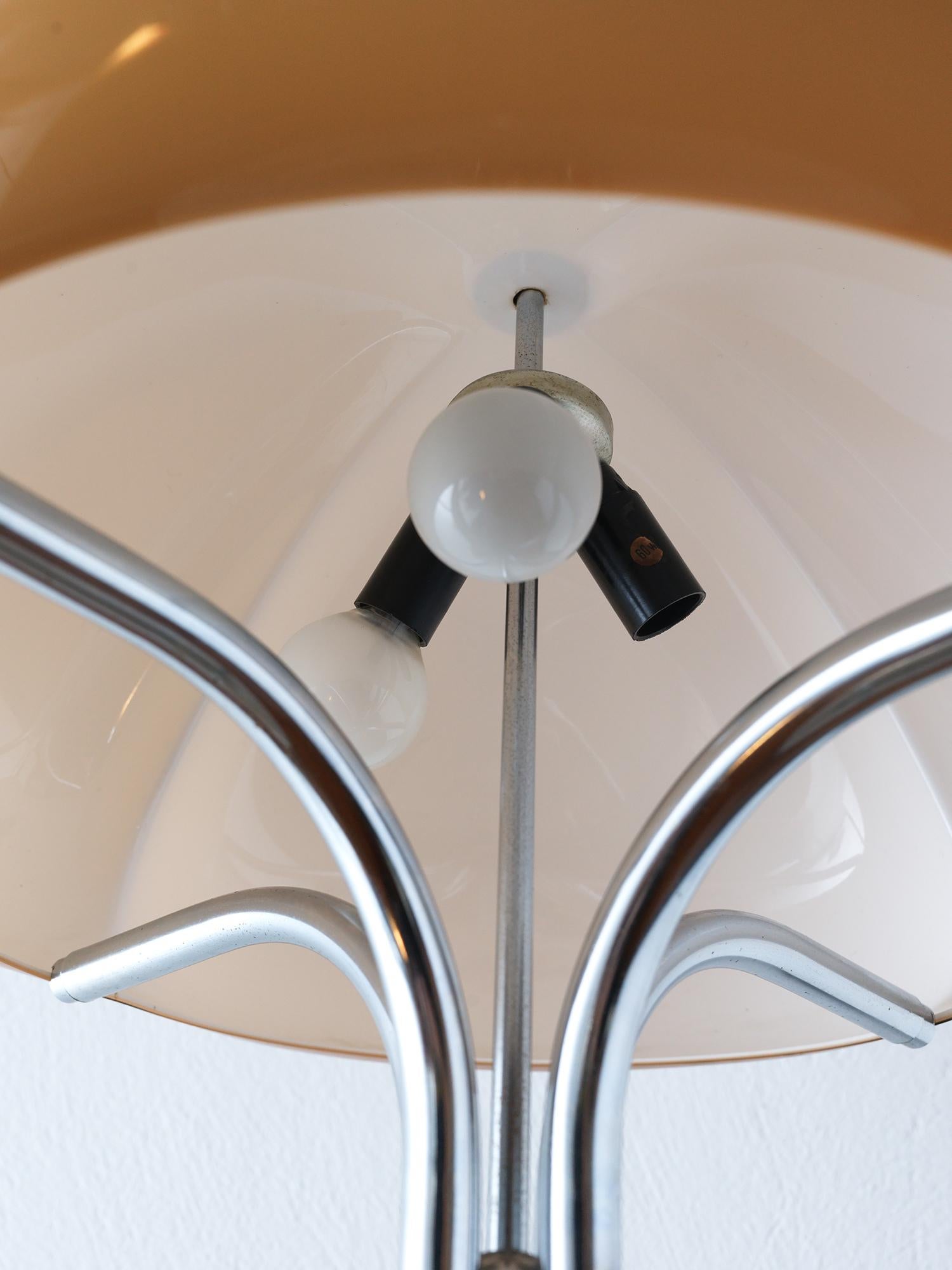Metal Quadrifoglio table lamp by Guzzini