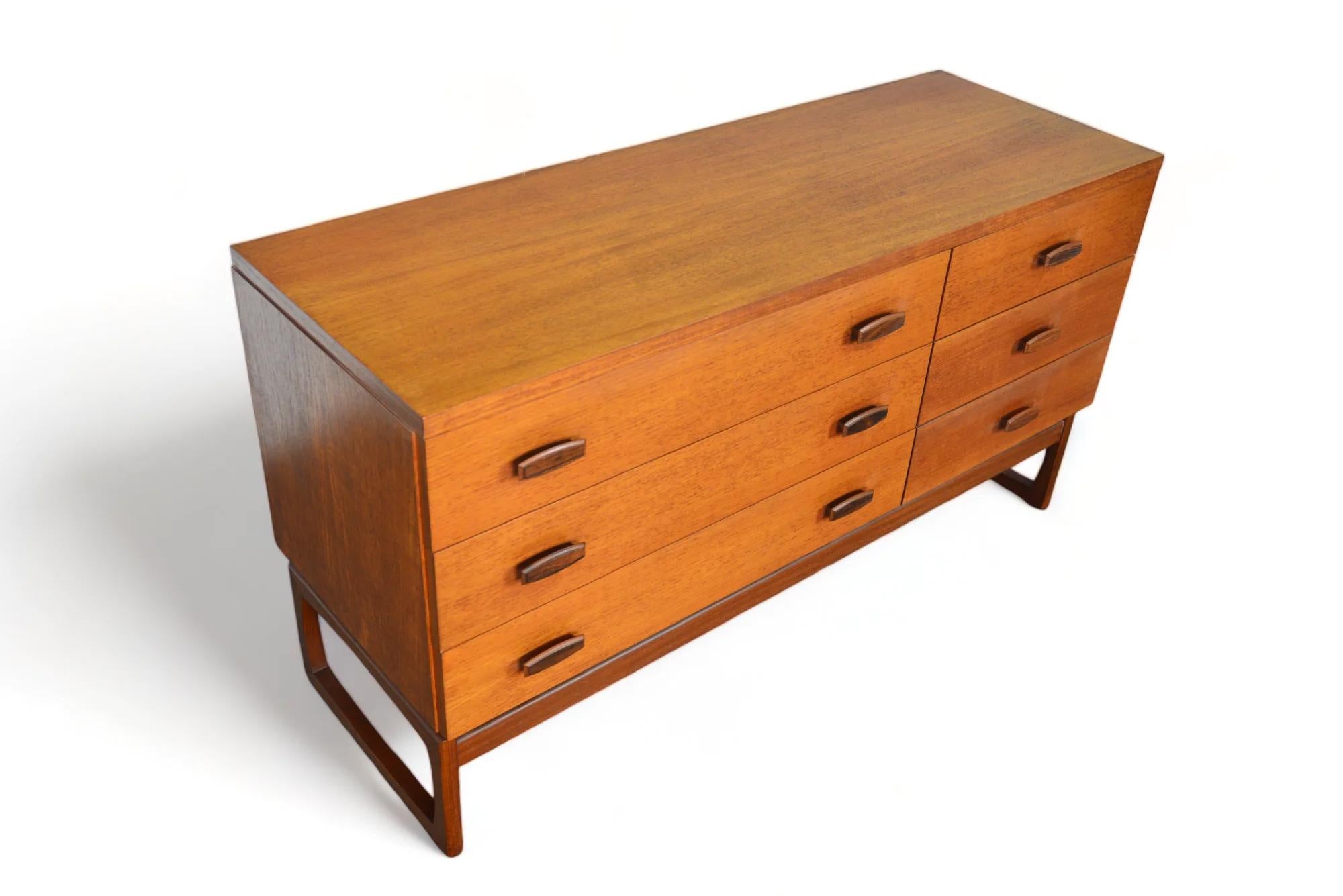 Quadrille Six Drawer Lowboy Dresser In Teak #1 In Good Condition For Sale In Berkeley, CA