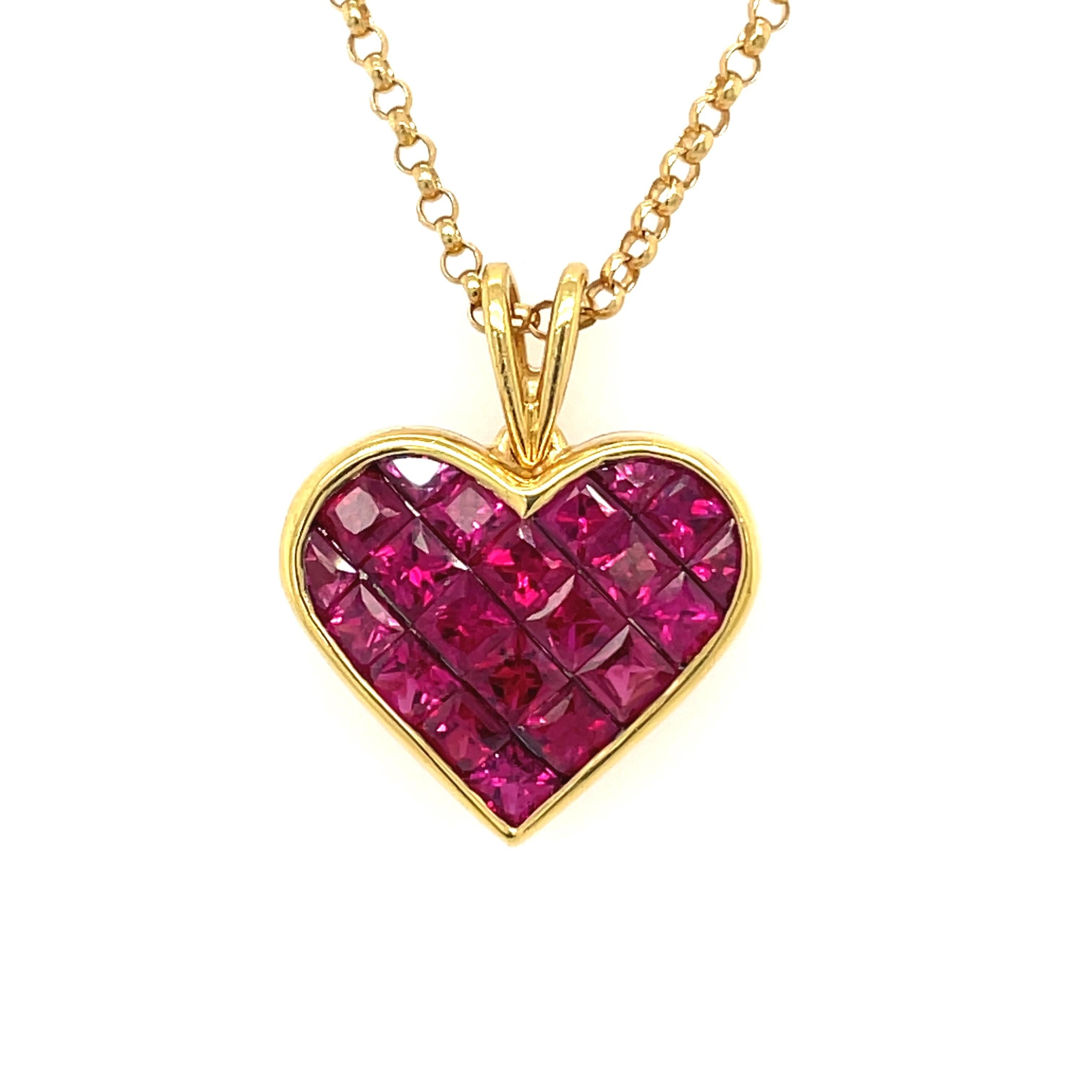 Under the trademark Quadrillion, Bez Ambar created the modern square shaped princess cut ruby. It became one the most innovative and widely used gemstone cuts of the 21st century.
This magnificent 18 karat yellow gold heart is set with 2.41 carats