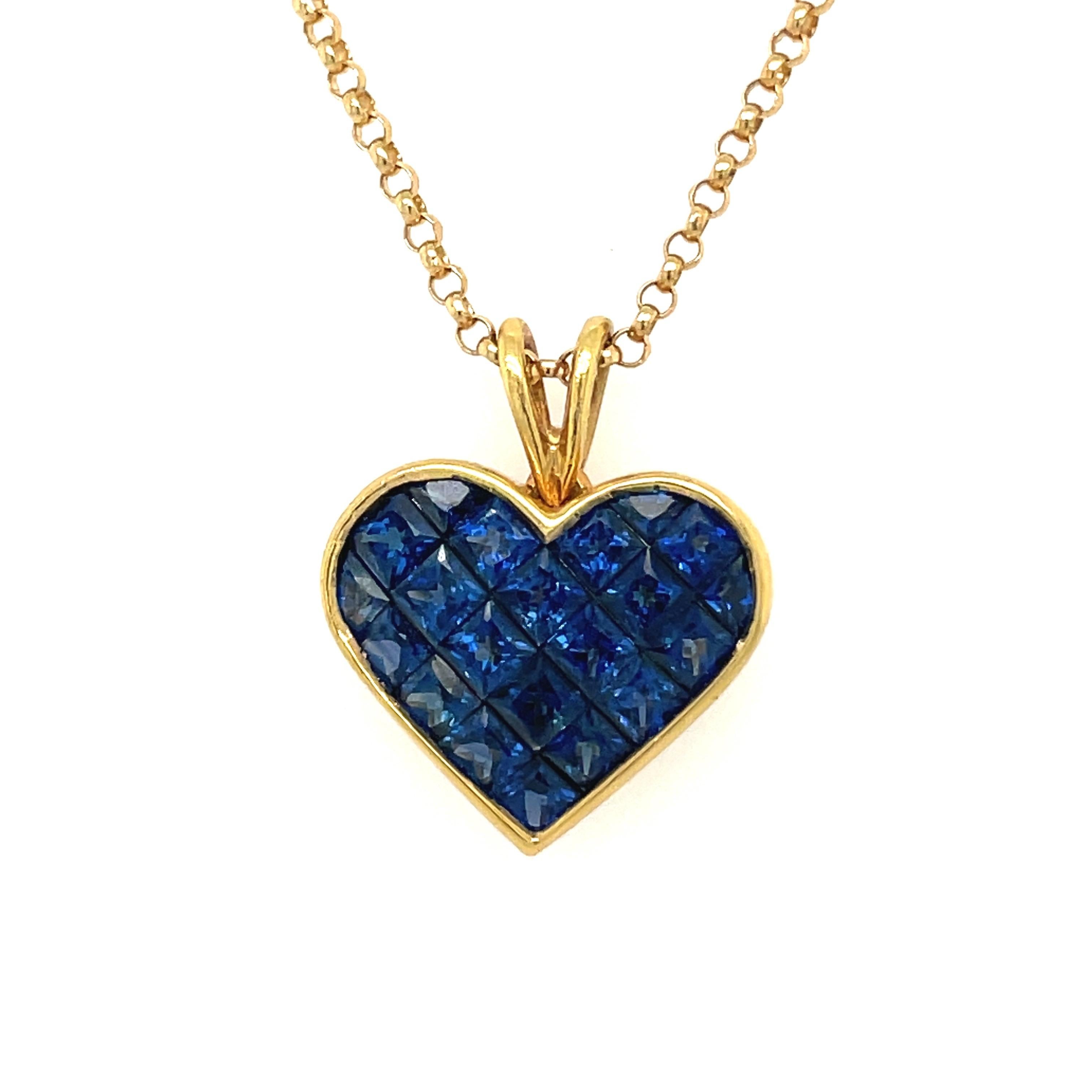 Contemporain Collier pendentif cœur Quadrillion en or jaune 18 carats, saphir bleu 2,53 carats en vente