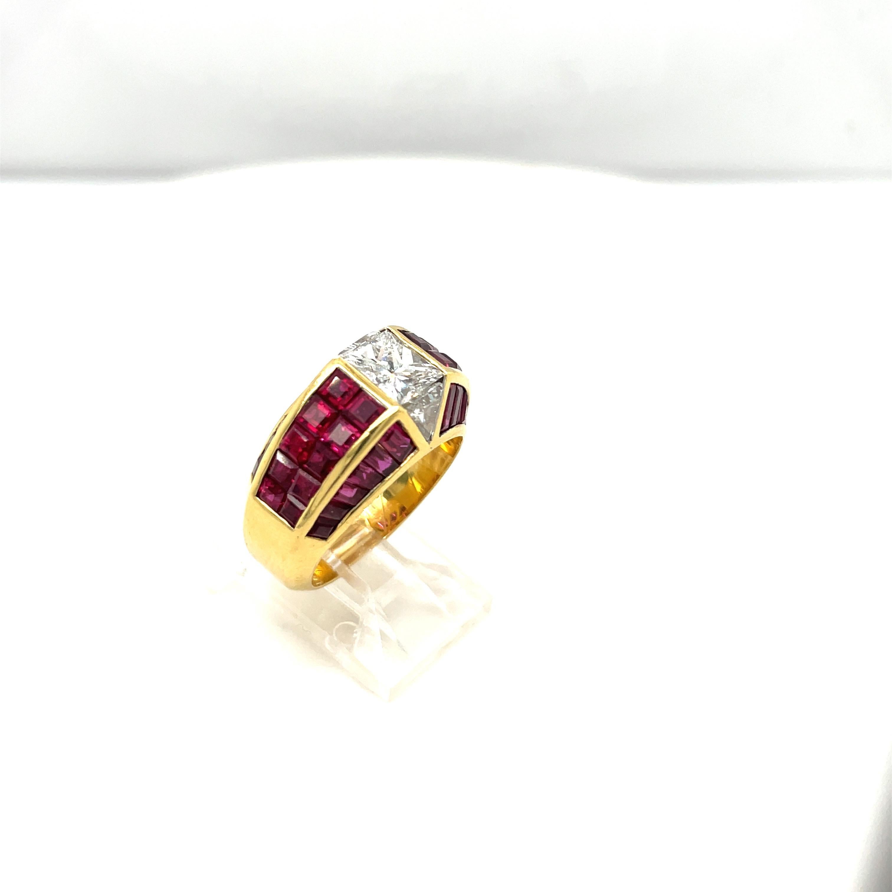 Under the trademark Quadrillion, Bez Ambar created the modern square shaped princess cut diamond. It became one the most innovative and widely used gemstone cuts of the 21st century.
This magnificent 18 karat yellow gold ring is designed with a