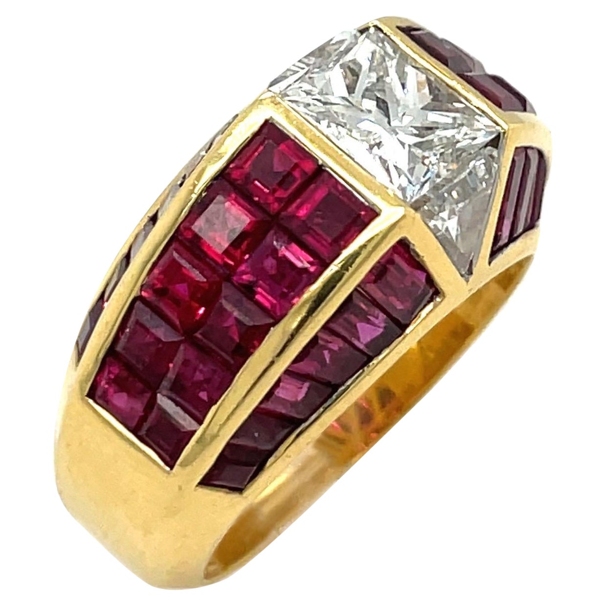 Anillo de Diamantes Cuatrillón de Engaste Invisible de 1,36 qt y Rubí de 4,31 qt en venta