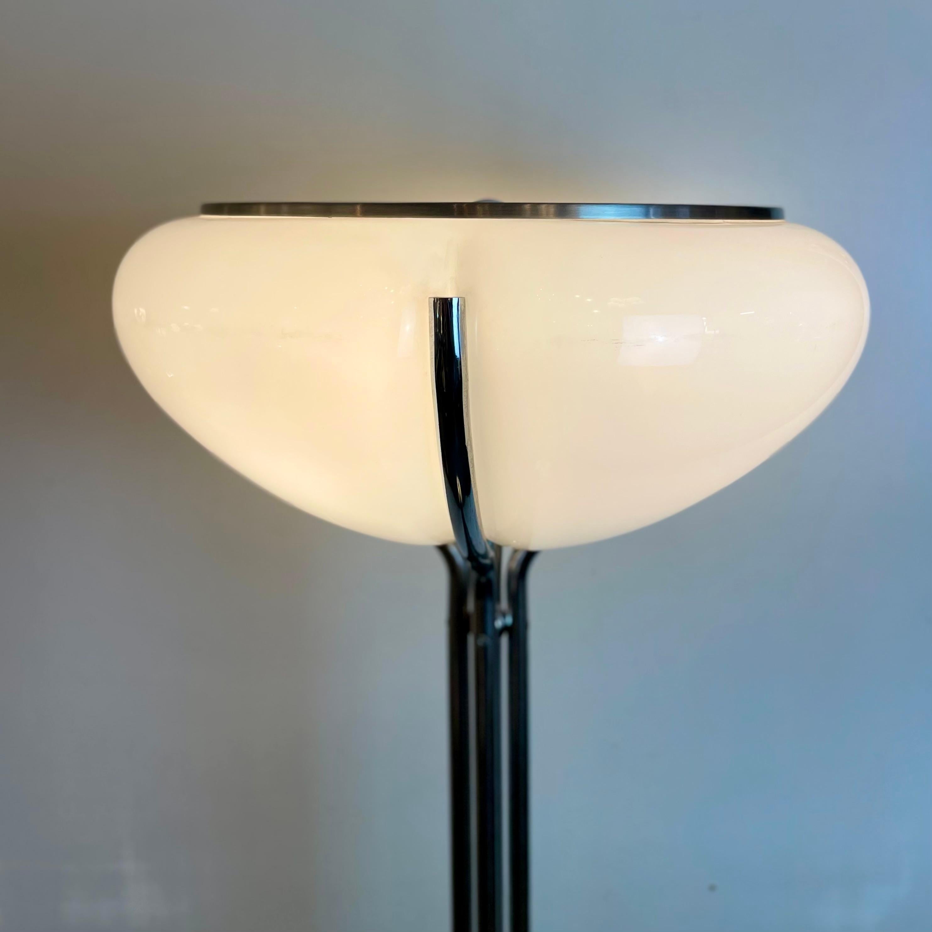 Quadriofoglio, lampada da terra di Gae Aulenti per Harvey Guzzini, anni '70 in vendita 3