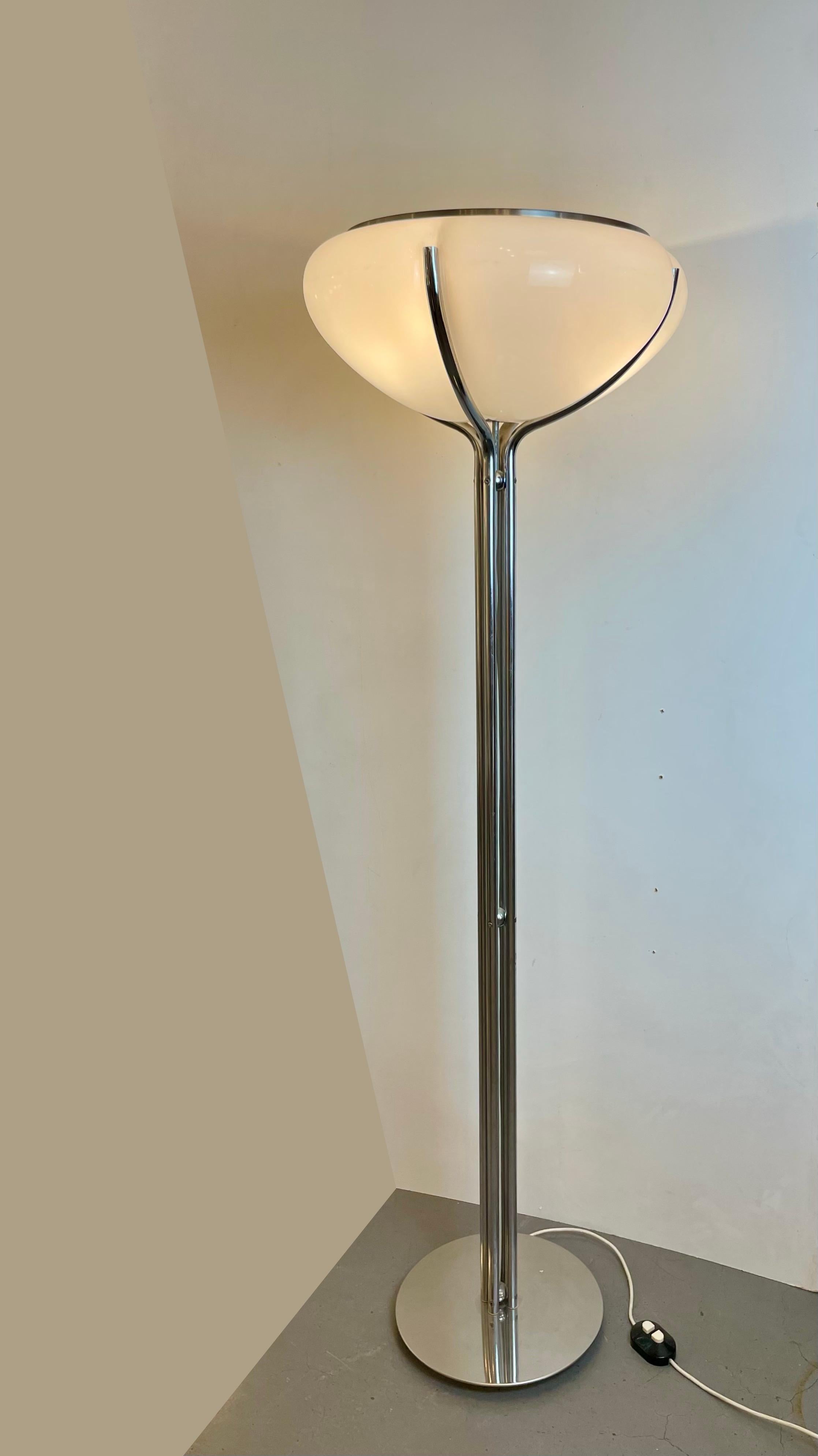Space Age Quadriofoglio, lampada da terra di Gae Aulenti per Harvey Guzzini, anni '70 in vendita