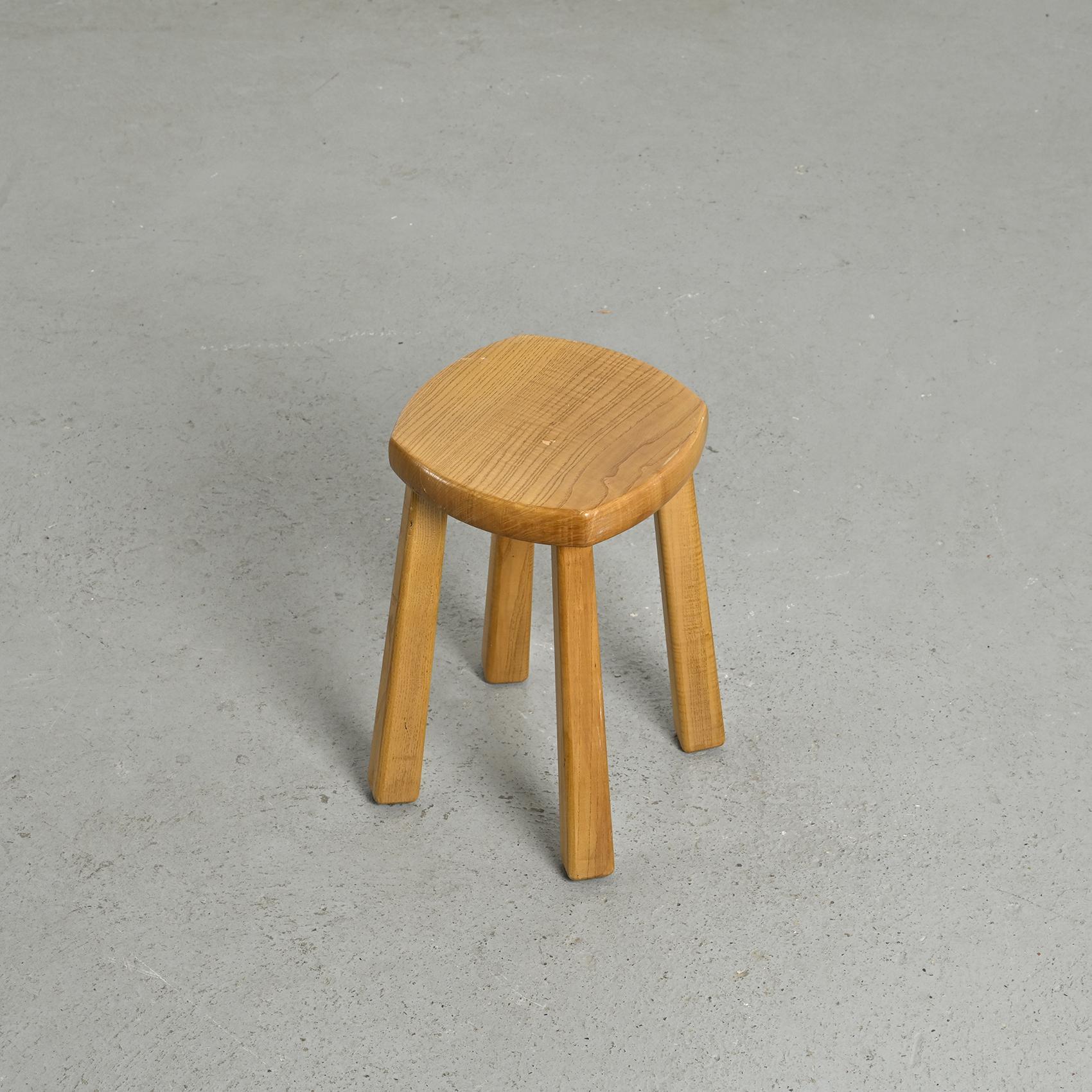 
Quadripod stool in solid elm, crafted in France circa 1960.

This stool combines robust lines with the natural beauty of elm, whose warm grain highlights the artisanal quality of the woodwork. The slightly angled four-legged base offers both