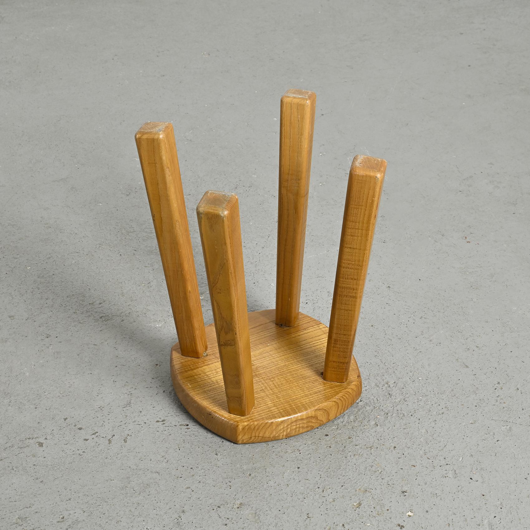 Quadripod stool in solid elm, France, circa 1960 For Sale 3