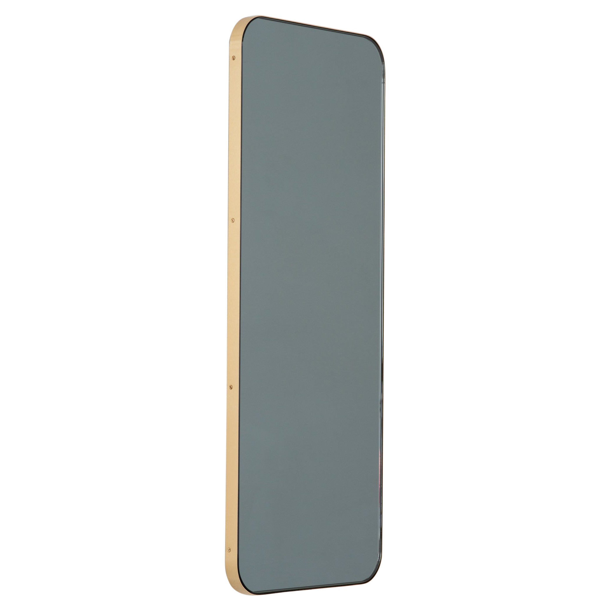 Quadris Miroir rectangulaire contemporain teinté noir avec un cadre en laiton, petit en vente