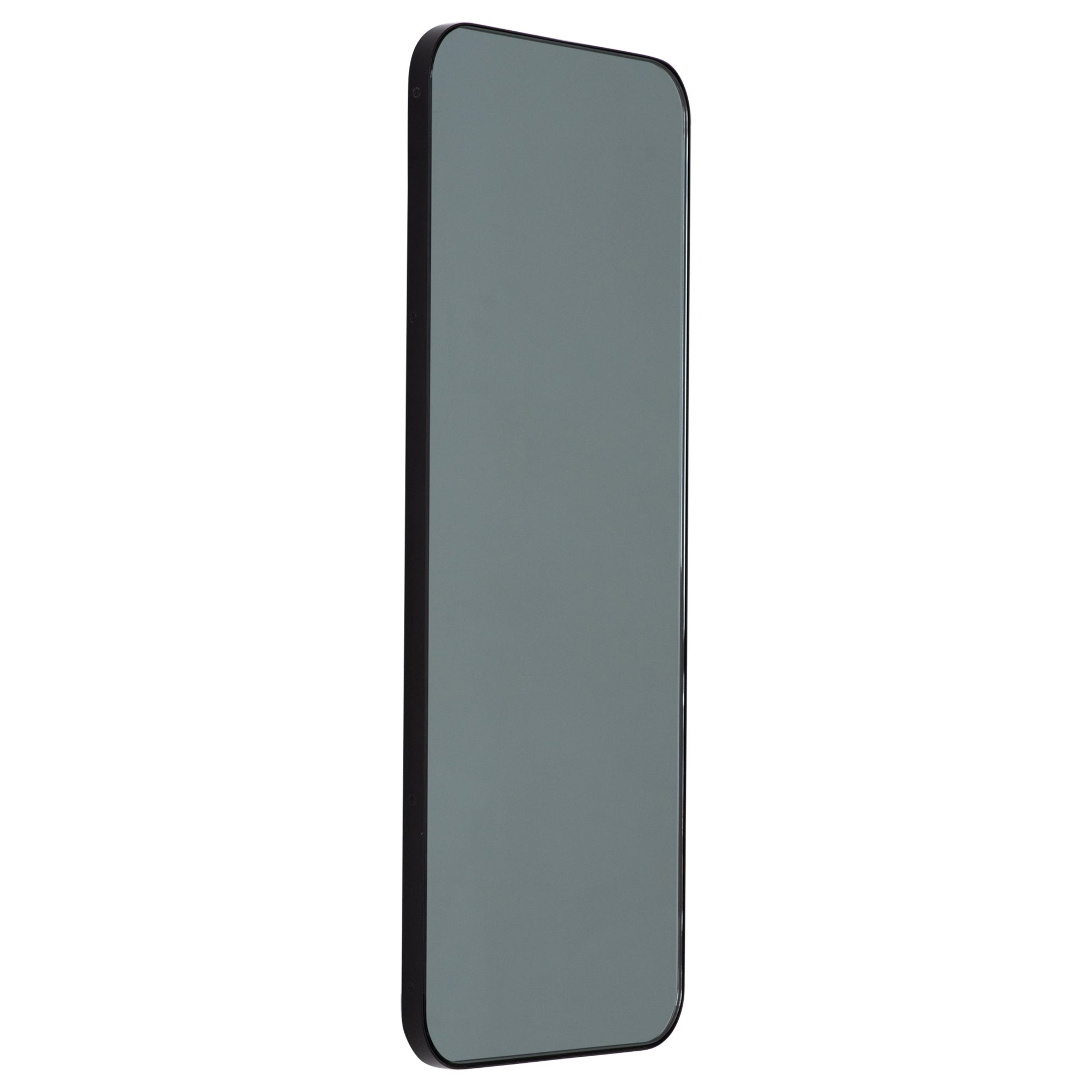 Quadris Black Tinted Rectangular Modern Mirror with a Black Frame, Small (miroir rectangulaire teinté noir avec cadre noir)
