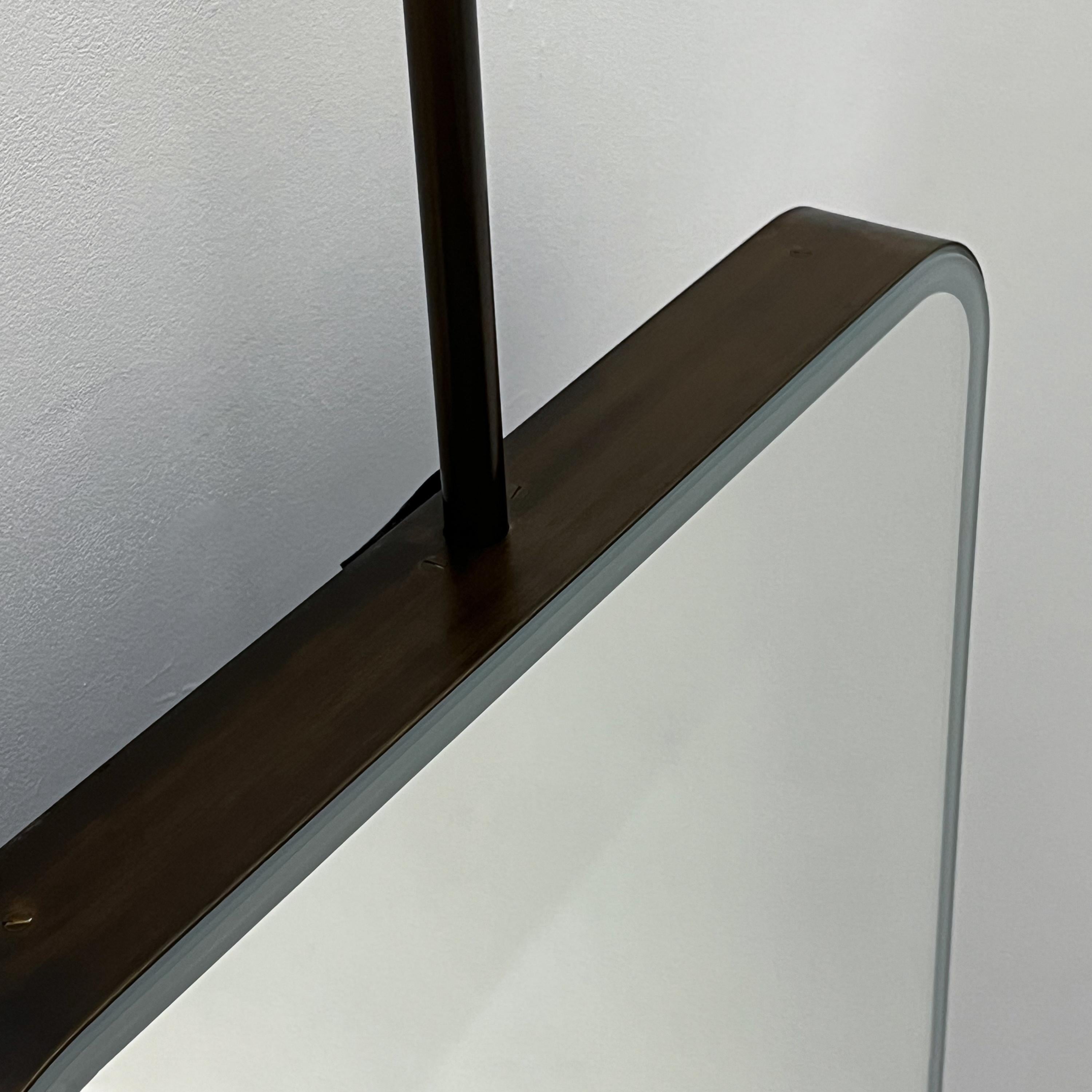 XXIe siècle et contemporain Miroir rectangulaire lumineux suspendu au plafond Quadris, cadre Patina bronze en vente