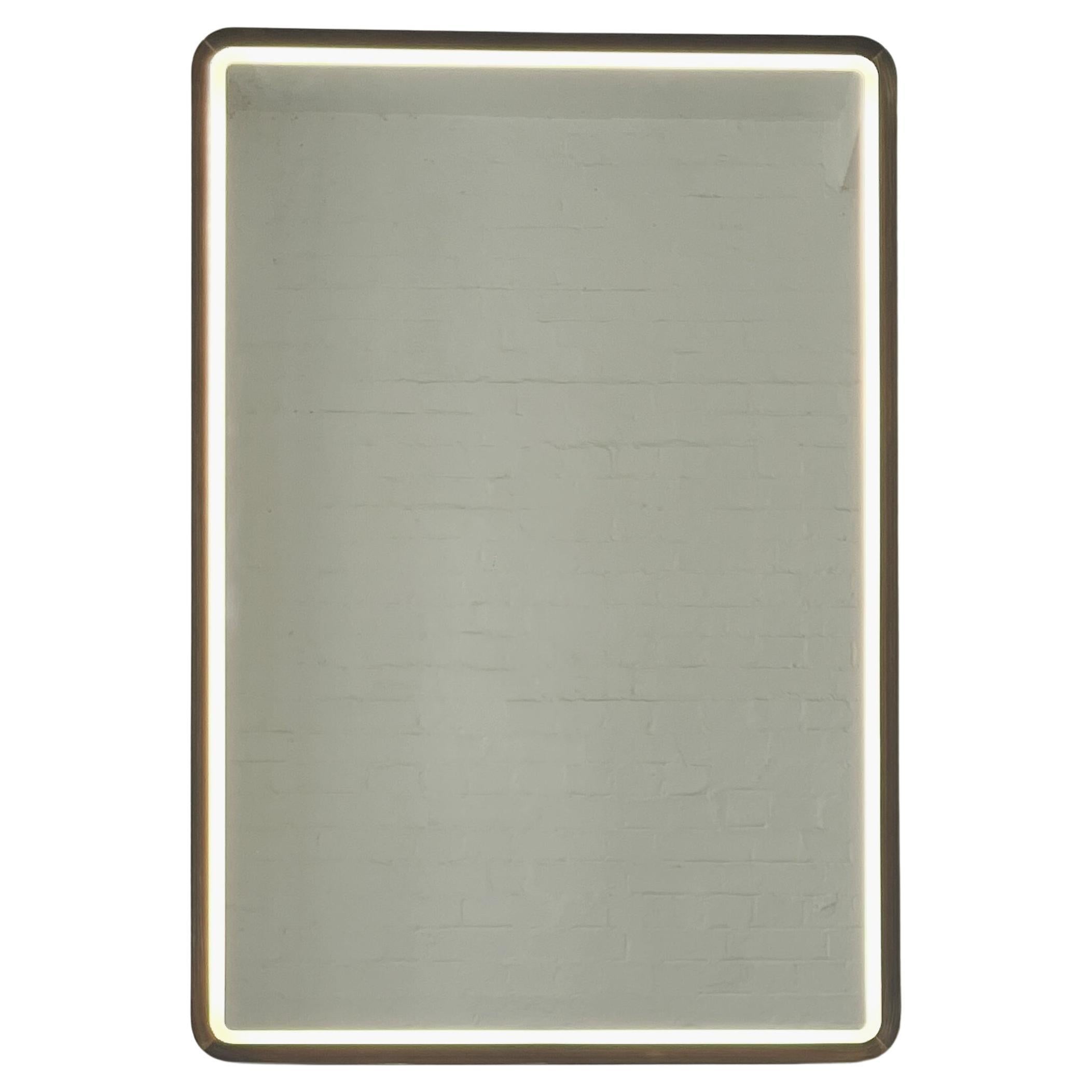 Quadris Frontbeleuchteter Rechteckiger Spiegel mit Bronze Patina Gehrungsrahmen