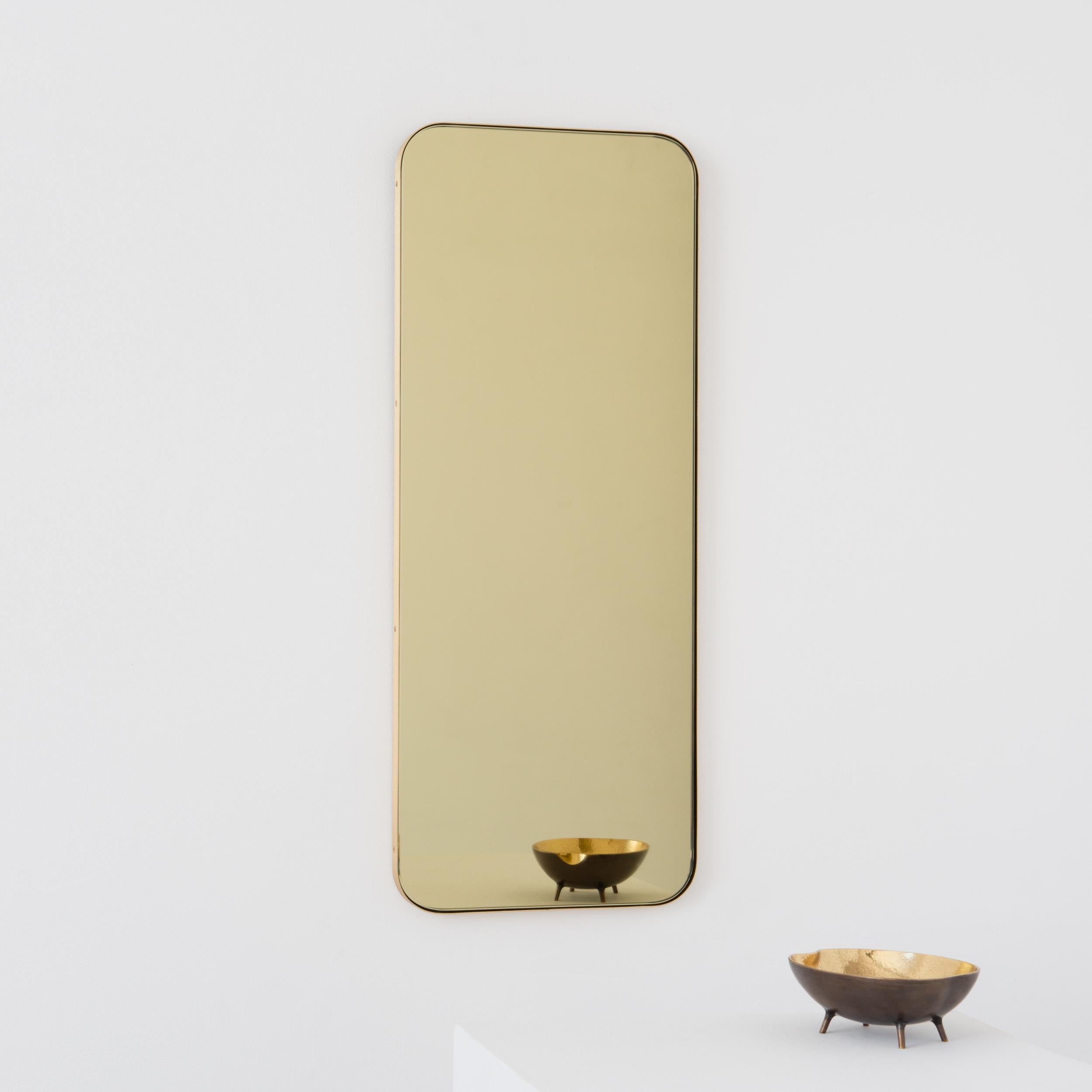 Britannique Quadris Miroir rectangulaire contemporain teinté or avec cadre en laiton, XL en vente
