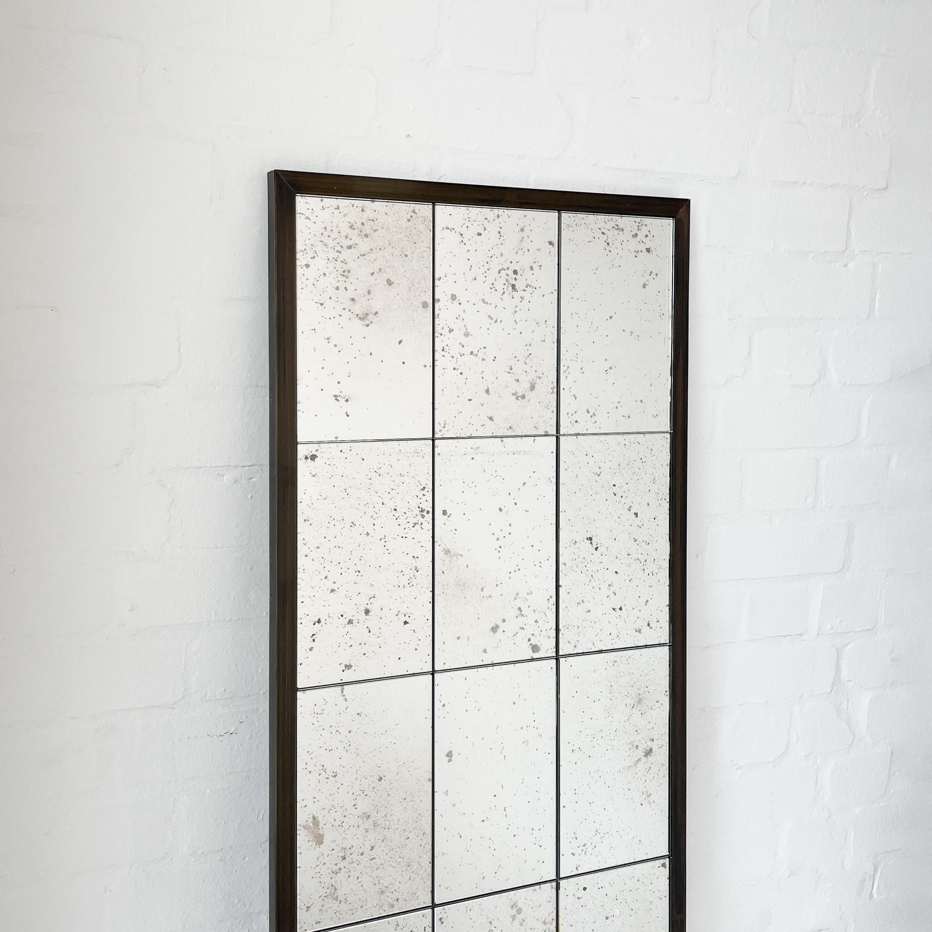 XXI secolo e contemporaneo Specchio rettangolare anticato Quadris con pannelli multipli e cornice in bronzo patinato in vendita