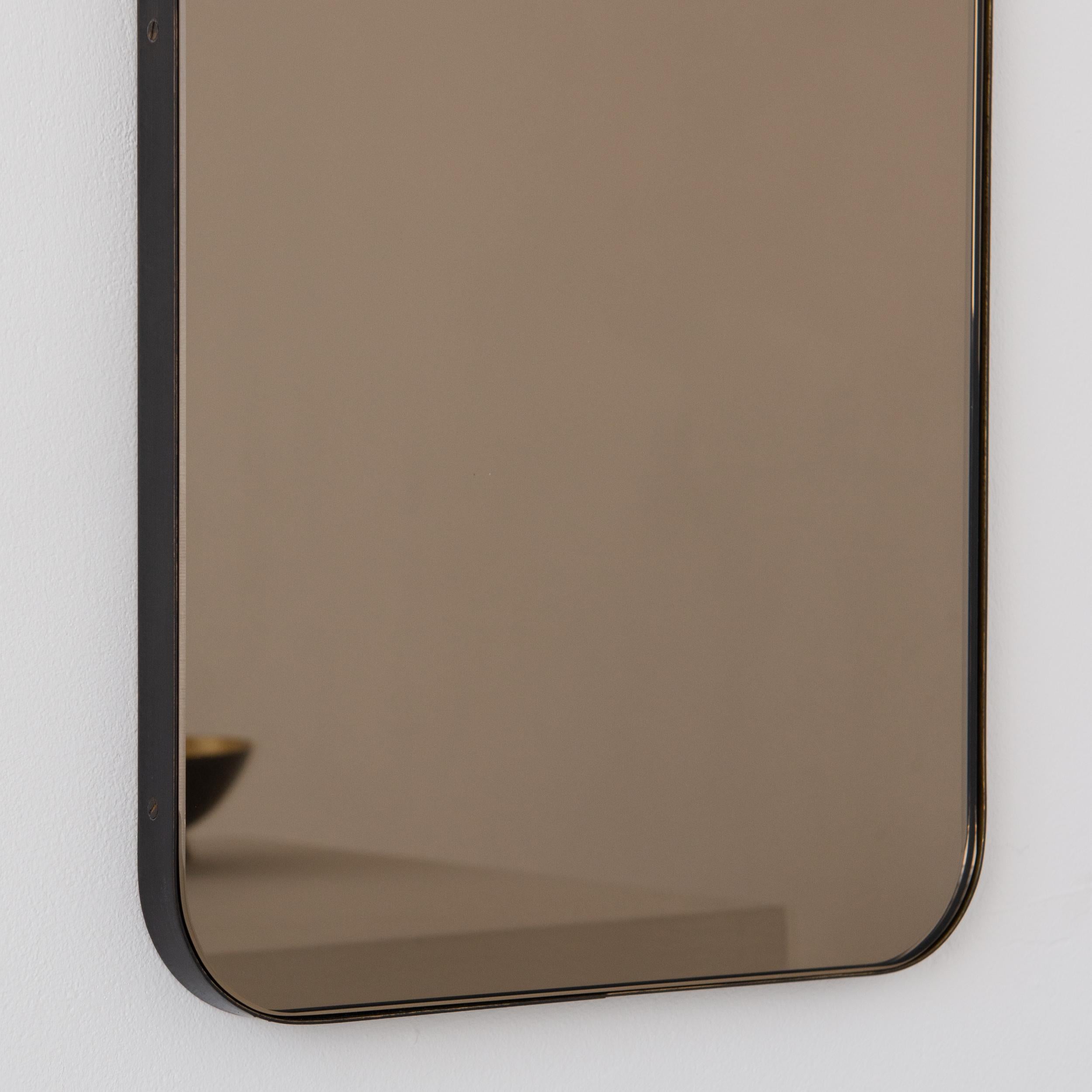 XXIe siècle et contemporain Miroir rectangulaire teinté bronze Quadris avec cadre en laiton patiné bronze, large en vente
