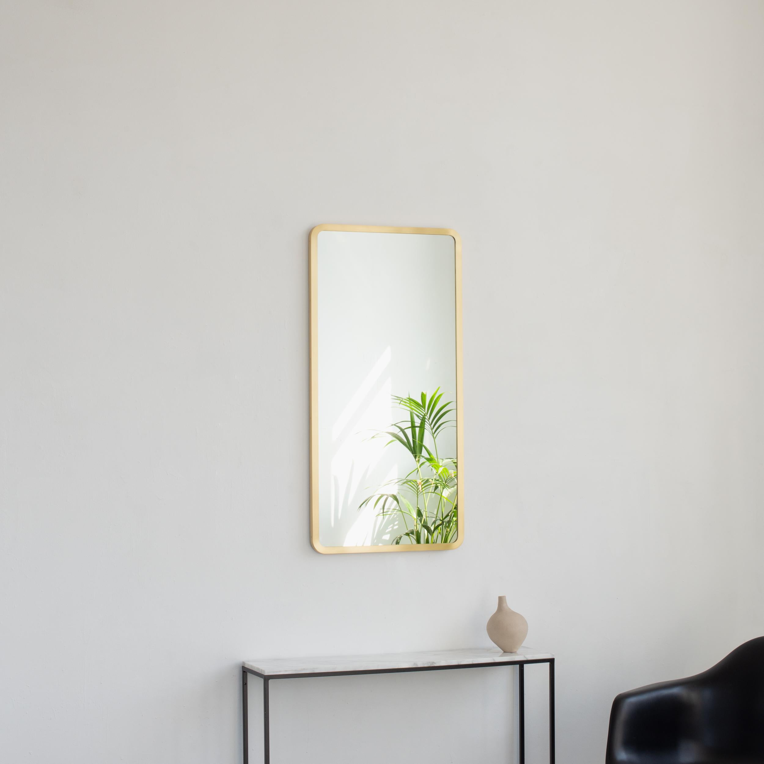 Miroir contemporain rectangulaire Quadris avec cadre en laiton sur toute la surface, moyen en vente 1