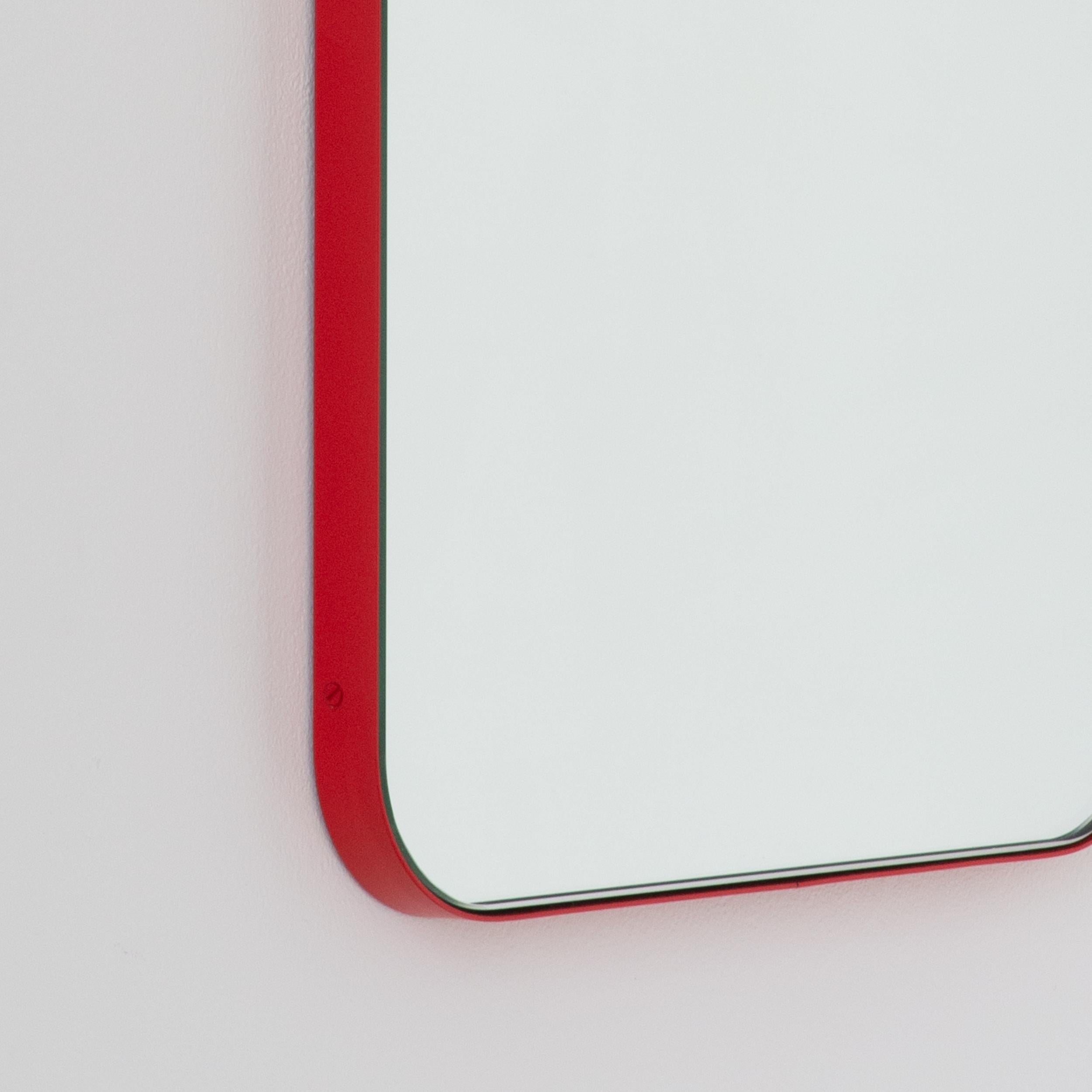 Poudré Miroir rectangulaire minimaliste avec un cadre rouge moderne de la collection Quadris, moyen en vente