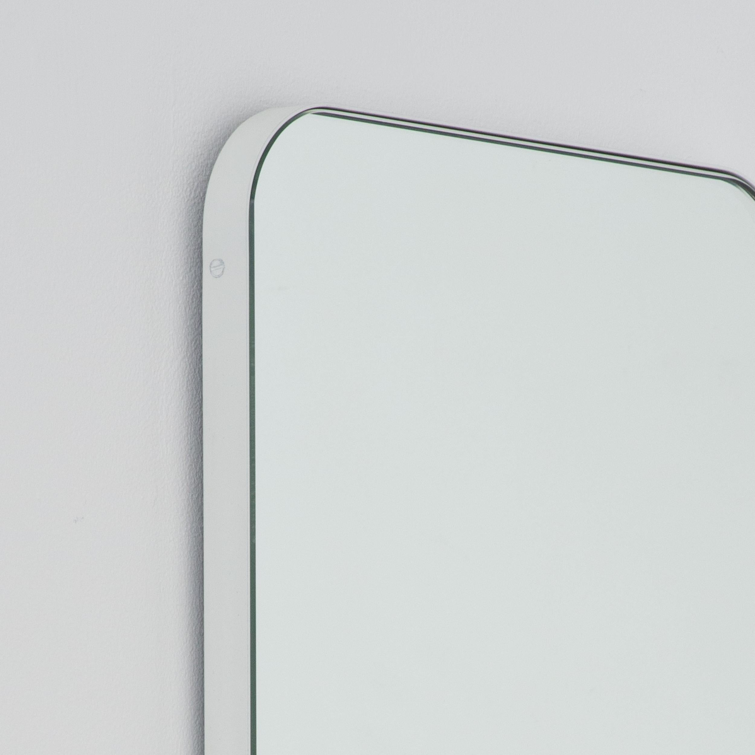 Poudré Miroir mural rectangulaire minimaliste avec cadre blanc de la collection Quadris en vente