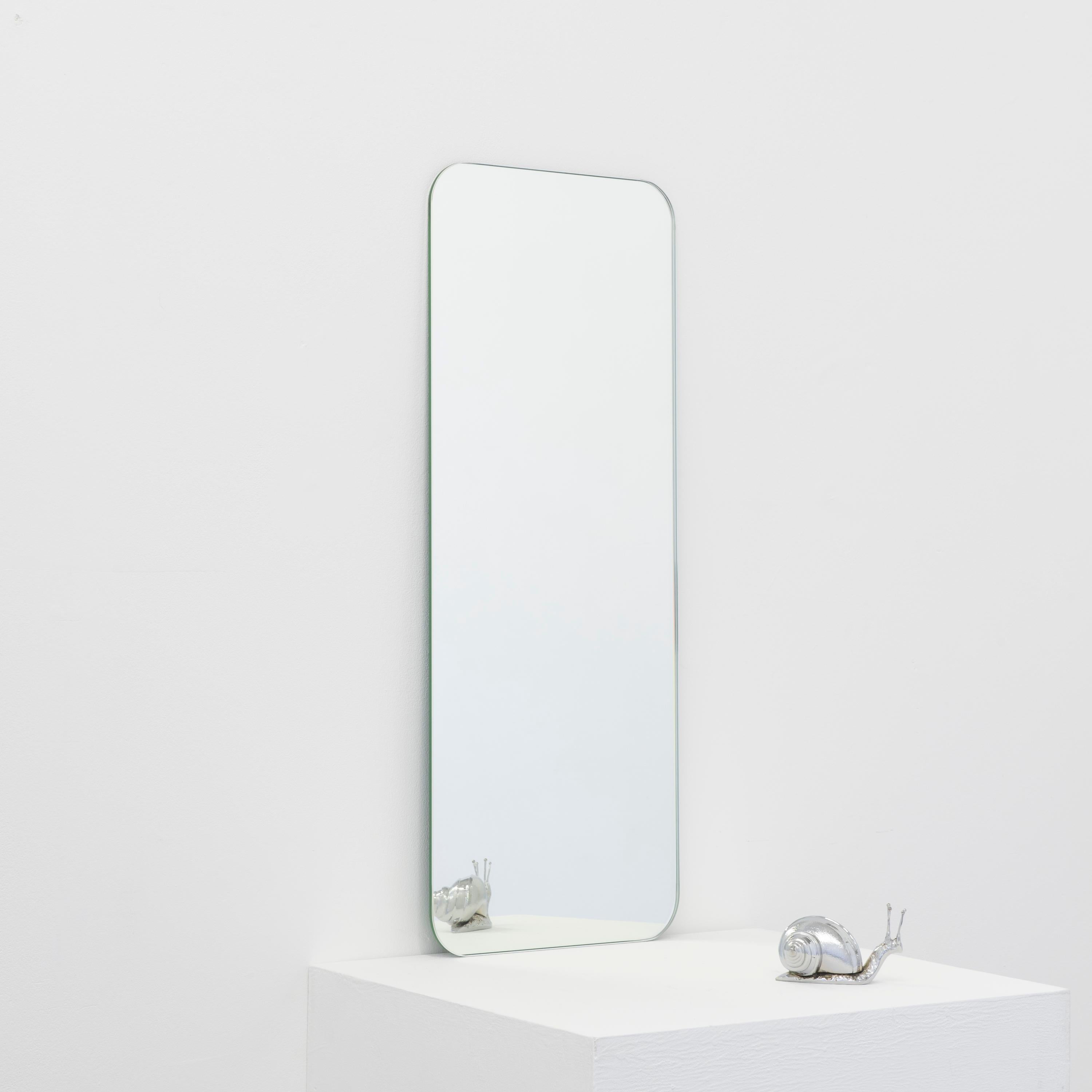 Minimaliste Petit miroir flottant de forme rectangulaire minimaliste sans cadre de la collection Quadris en vente