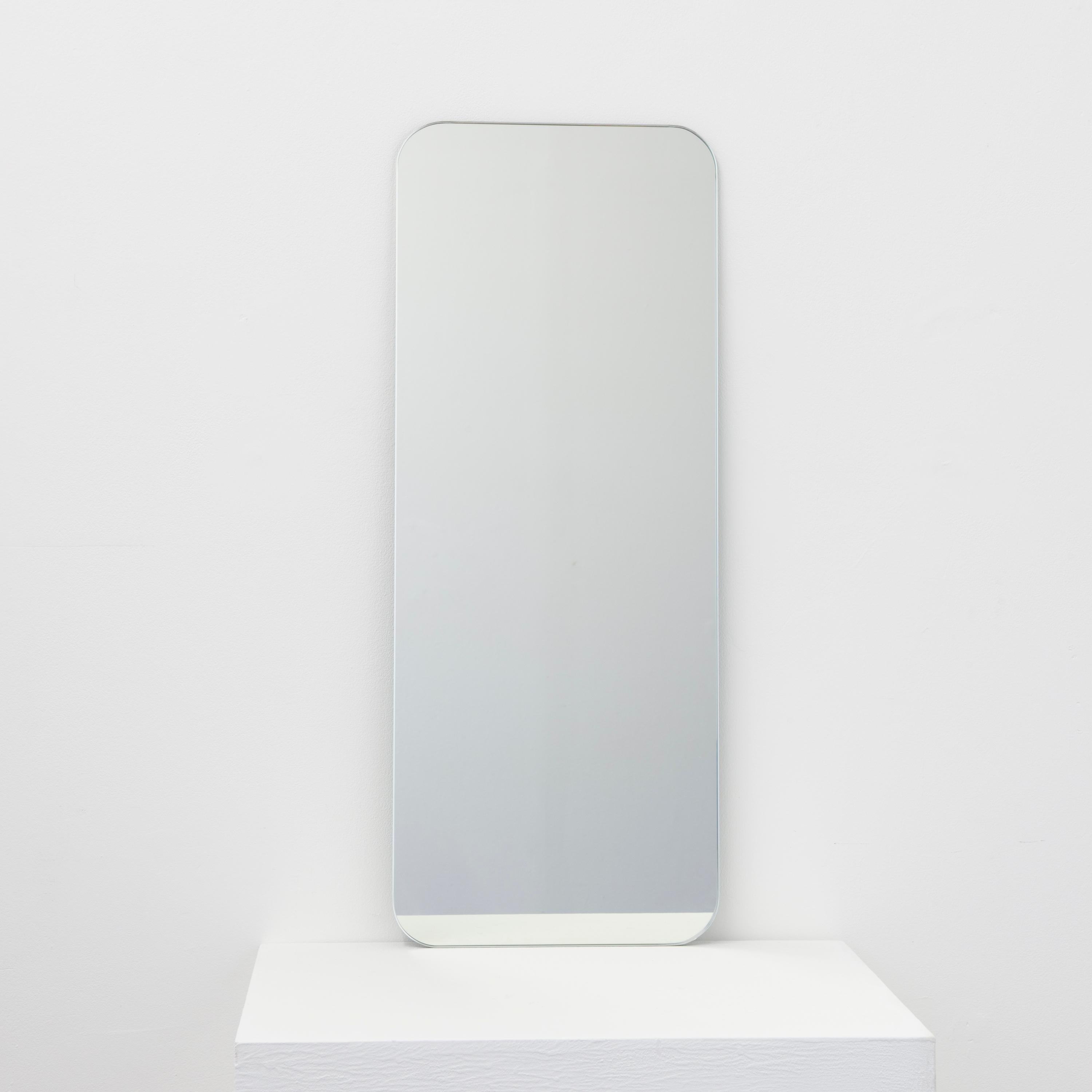 Petit miroir flottant de forme rectangulaire minimaliste sans cadre de la collection Quadris Neuf - En vente à London, GB