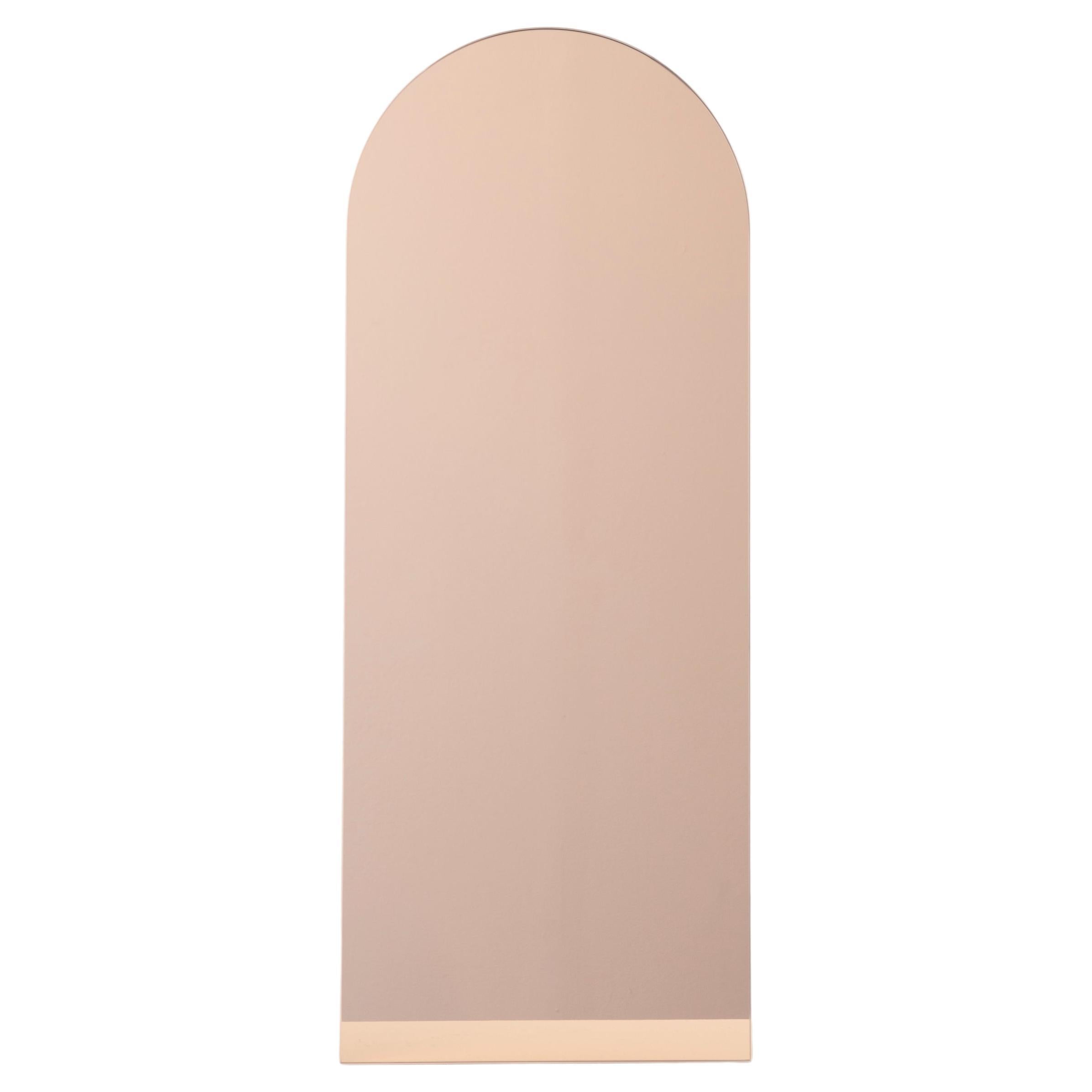 Miroir minimaliste arqué Arcus en or rose sans cadre avec effet flottant, XL en vente