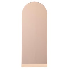 Miroir minimaliste arqué Arcus en or rose sans cadre avec effet flottant, XL