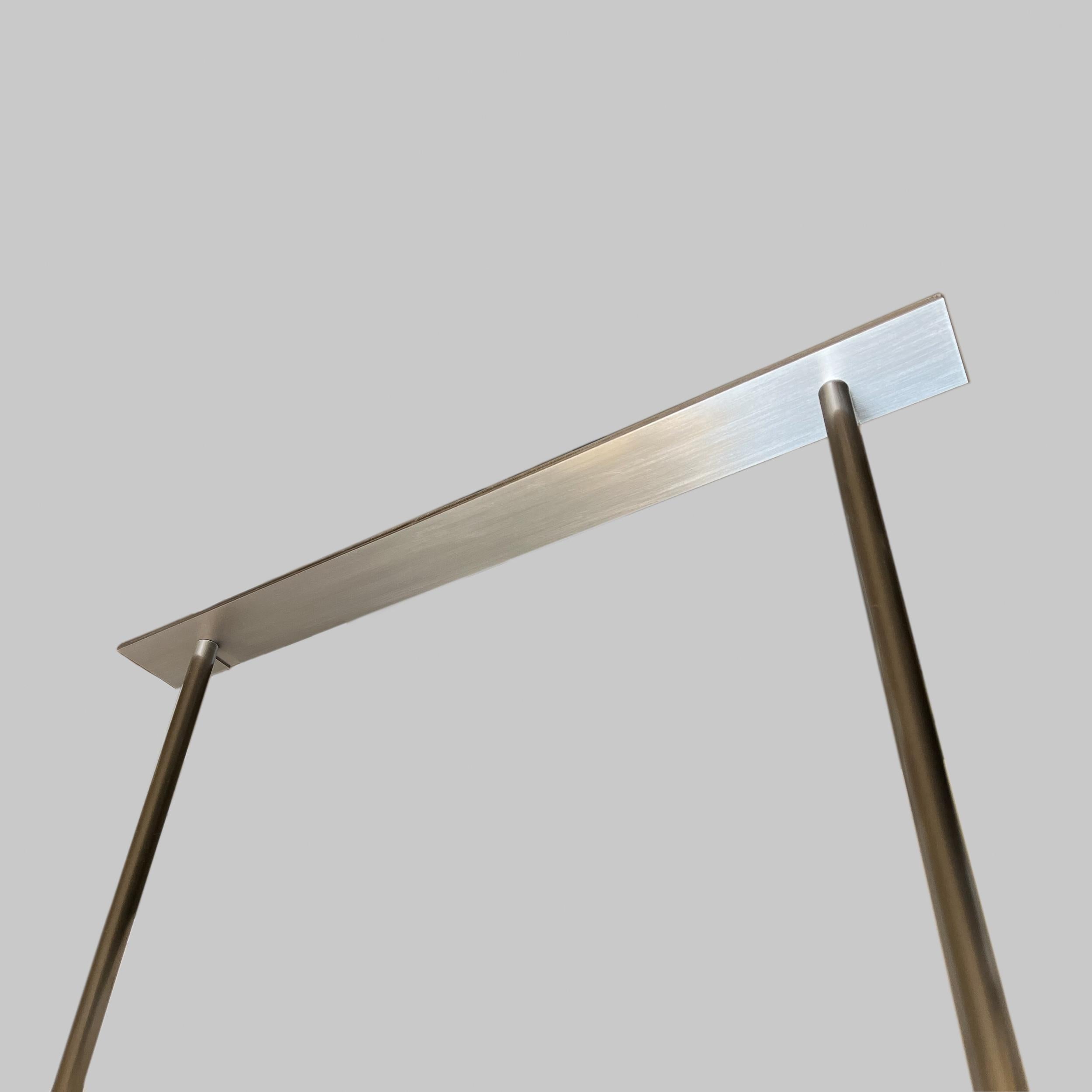 Acier inoxydable Miroir rectangulaire suspendu Quadris avec cadre en acier inoxydable noirci en vente