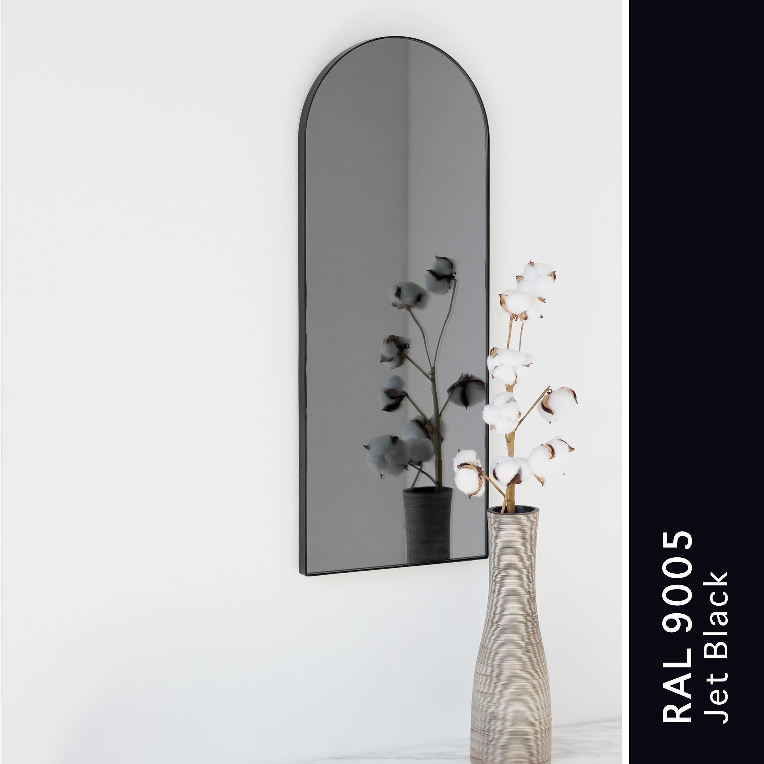 Quadris Black Tinted Rectangular Minimalist Mirror with a Black Frame, XL (miroir minimaliste rectangulaire teinté noir avec cadre noir) en vente 4