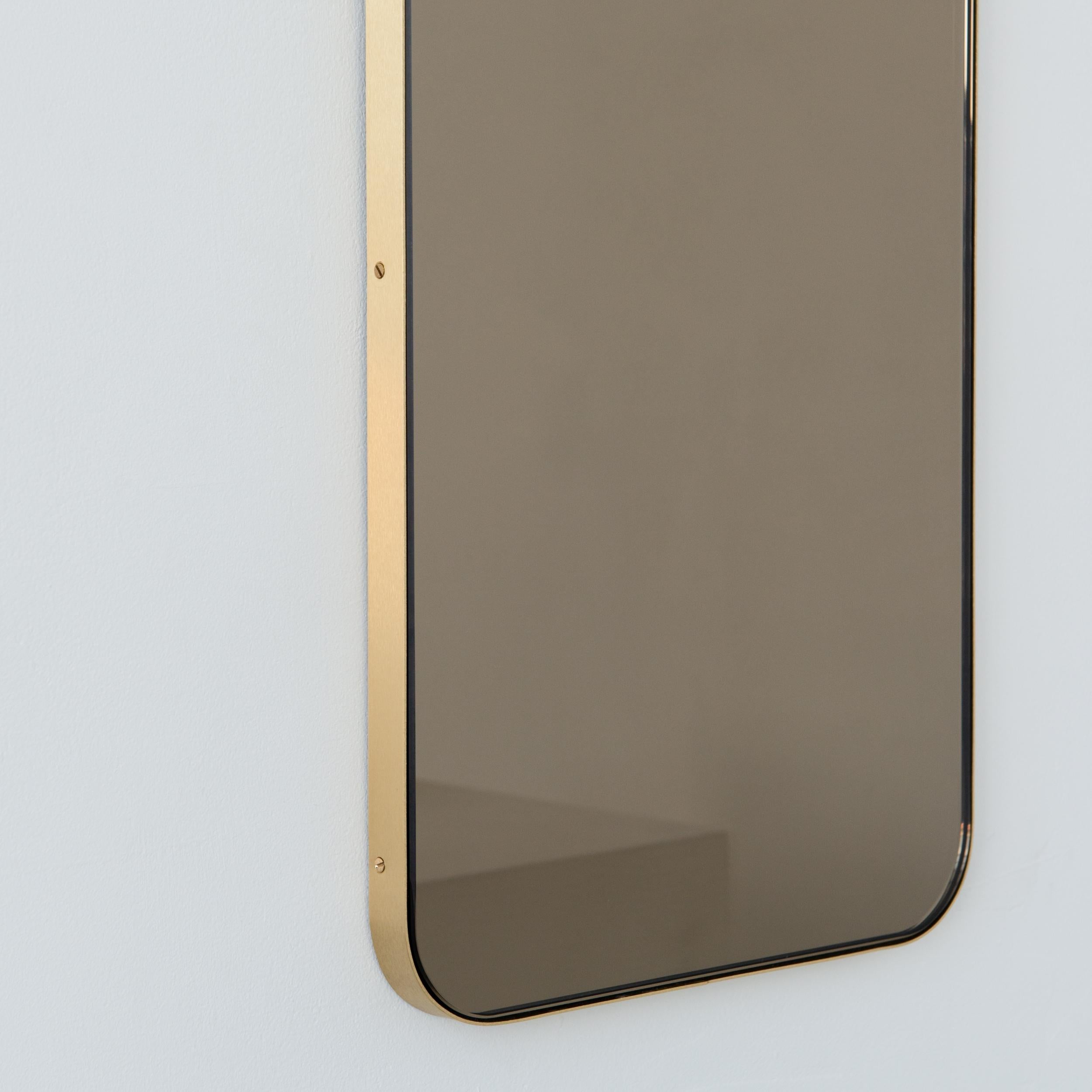 Miroir moderne rectangulaire teinté bronze avec cadre en laiton de la collection Quadris, XL en vente 1