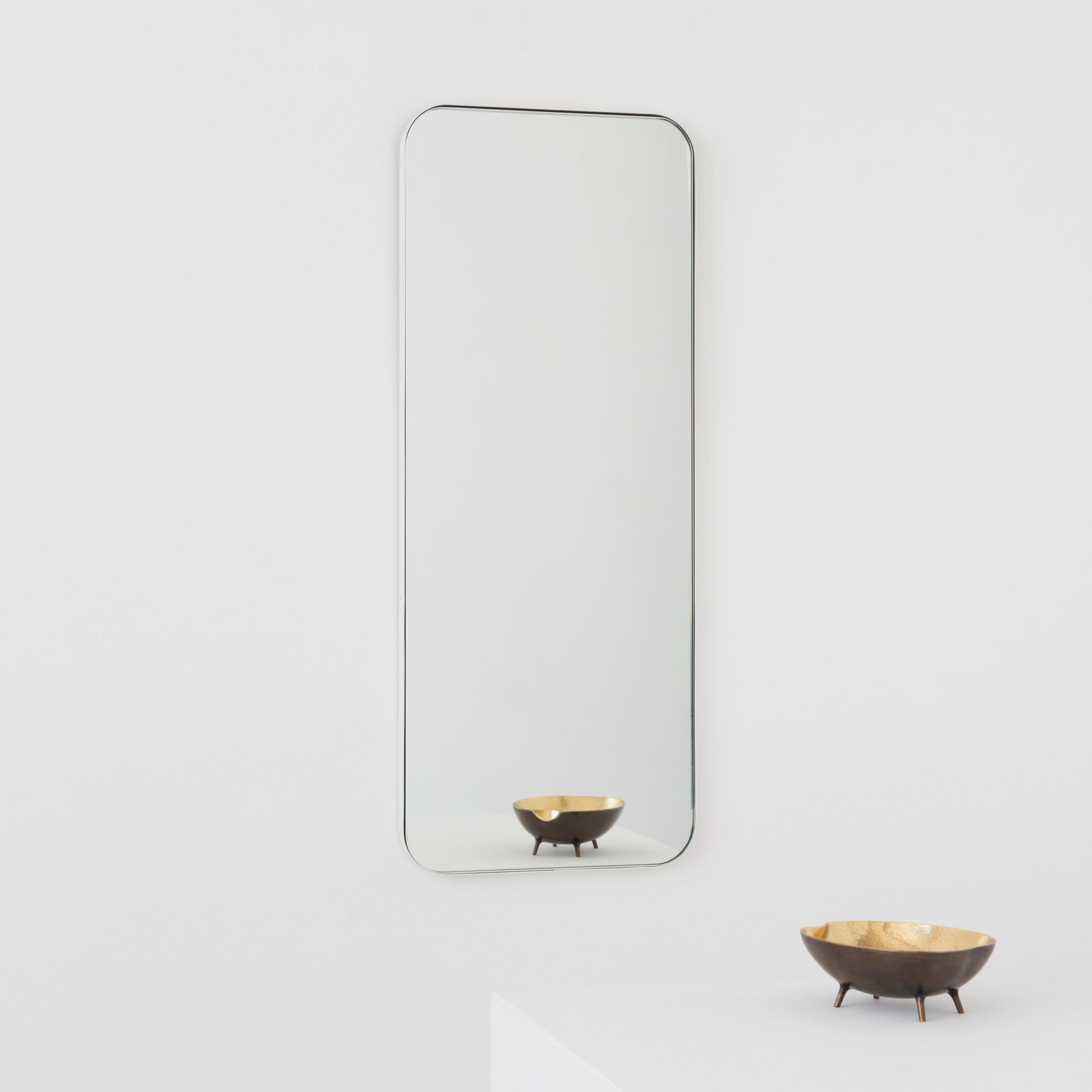 Aluminium Miroir moderne rectangulaire avec cadre blanc de la collection Quadris, petit en vente